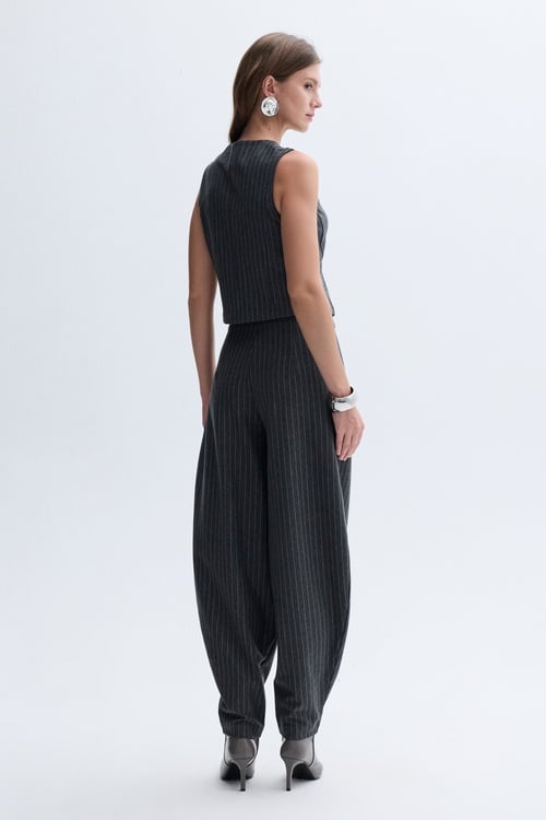 ÇİZGİLİ FITTED KOLSUZ SMART CEKET