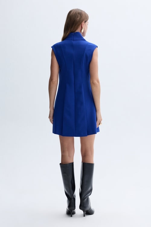 KOLSUZ DİK YAKA PİLELİ MİNİ ELBİSE