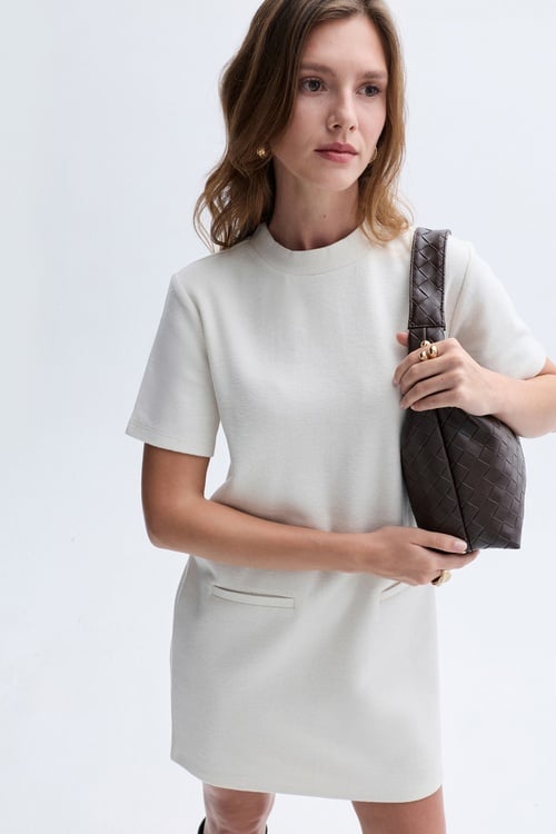 KISA KOLLU FITTED MİNİ ELBİSE