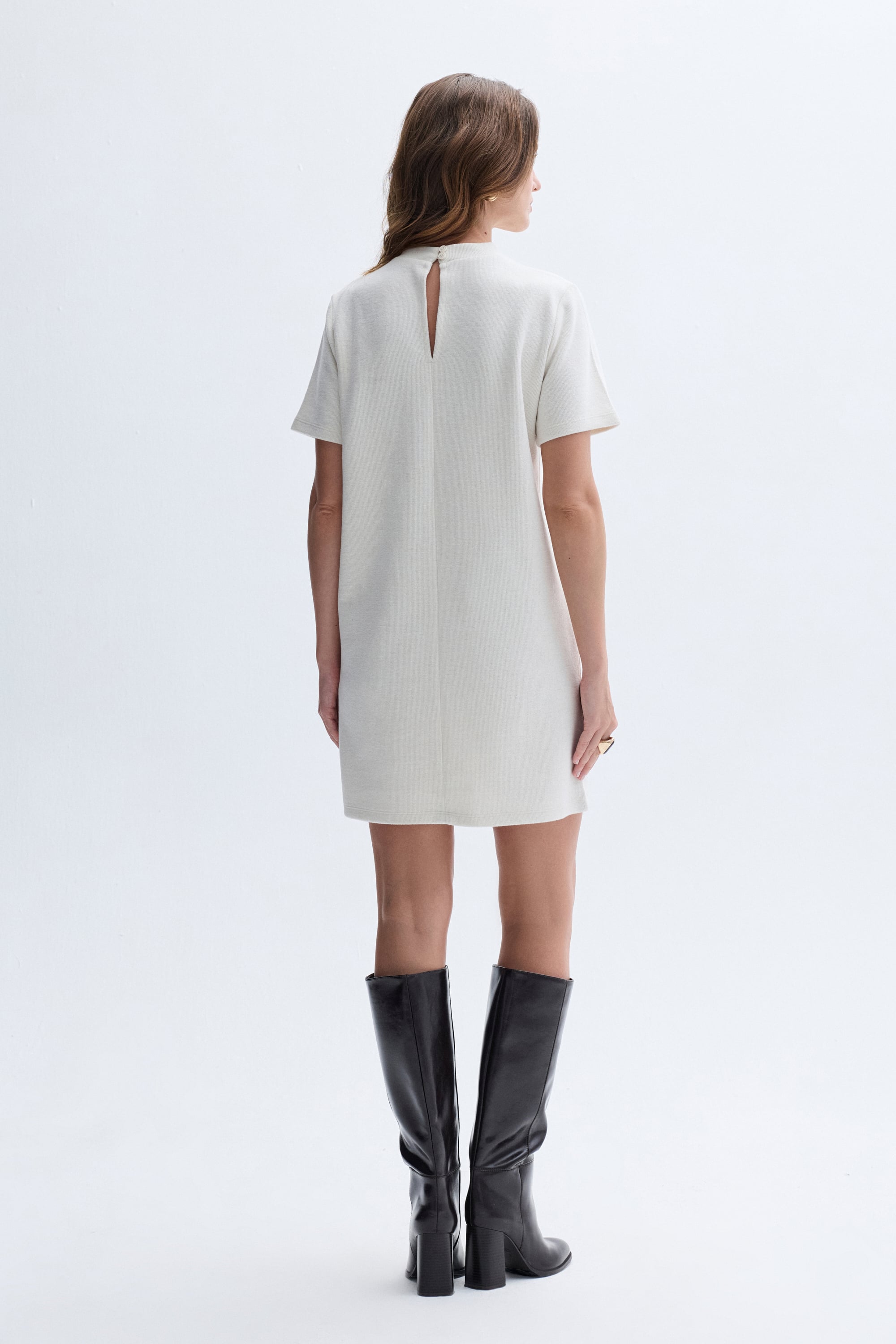 KISA KOLLU FITTED MİNİ ELBİSE