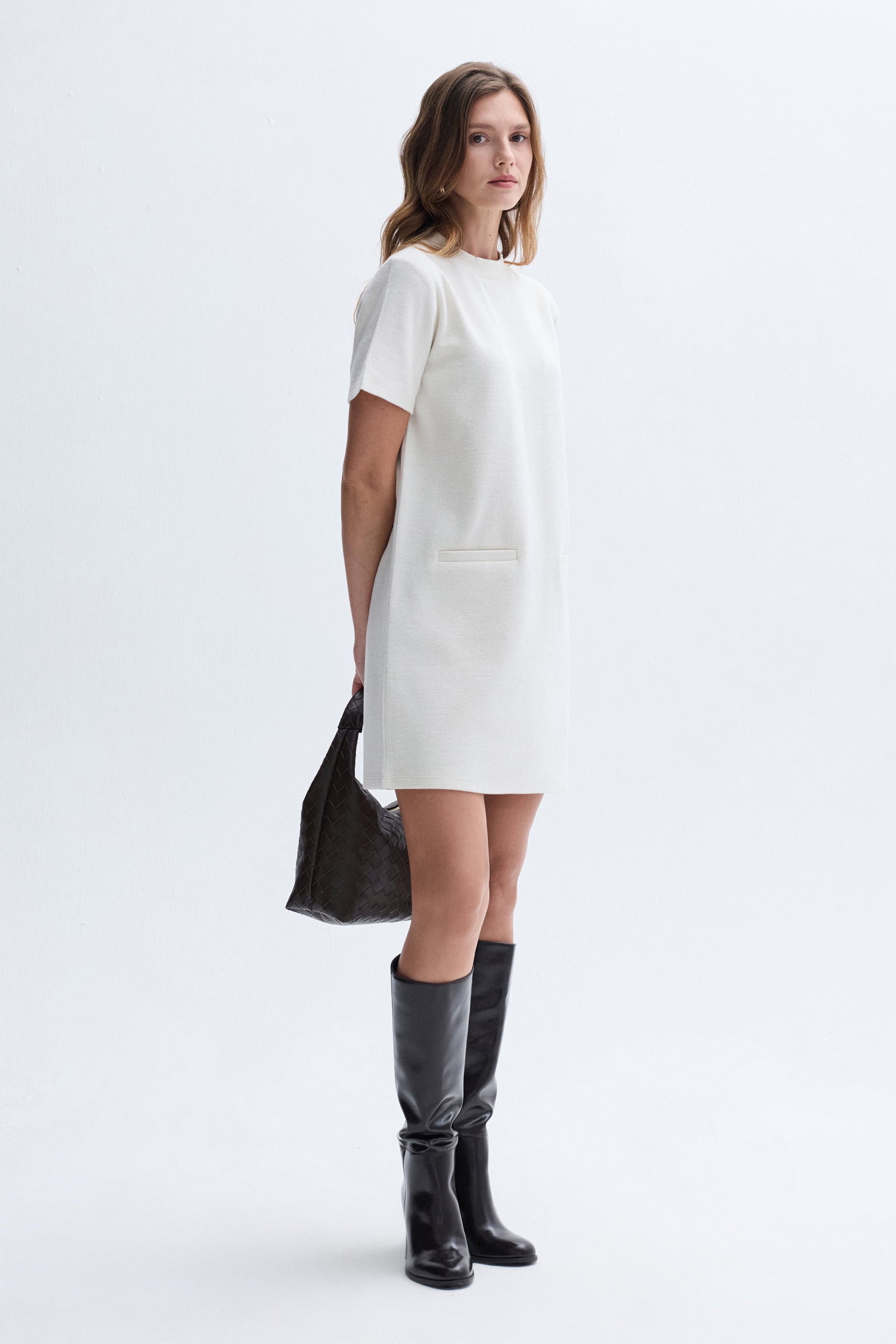 KISA KOLLU FITTED MİNİ ELBİSE