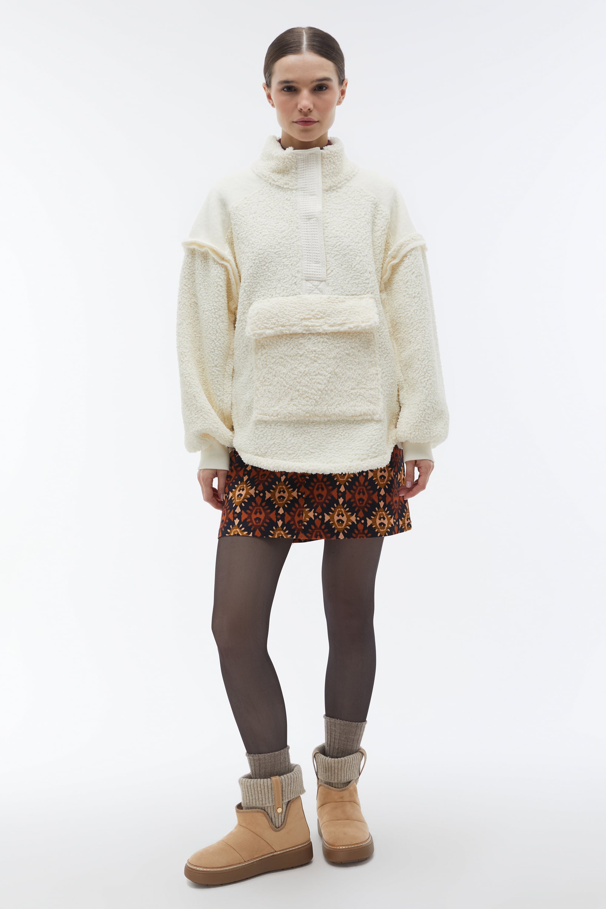 KANGURU CEPLİ DİK YAKA POLAR SWEATSHIRT