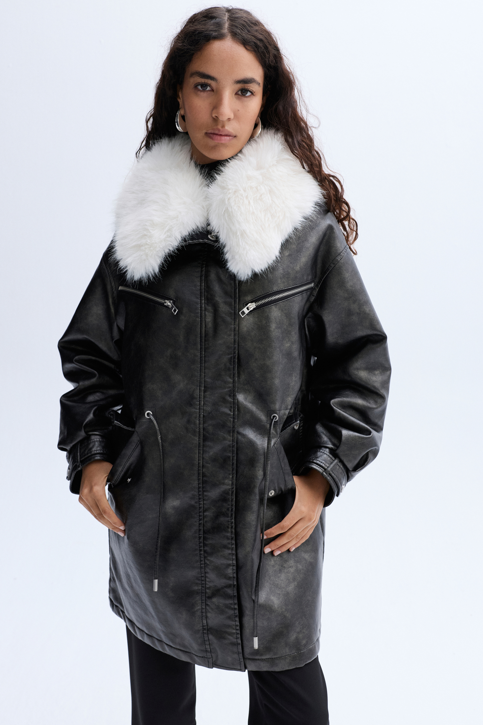 SUNİ KÜRK YAKA DERİ GÖRÜNÜMLÜ UZUN PALTO