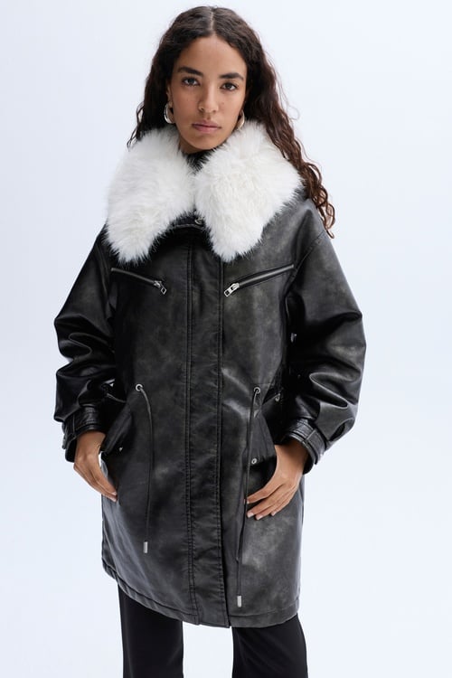 SUNİ KÜRK YAKA DERİ GÖRÜNÜMLÜ UZUN PALTO