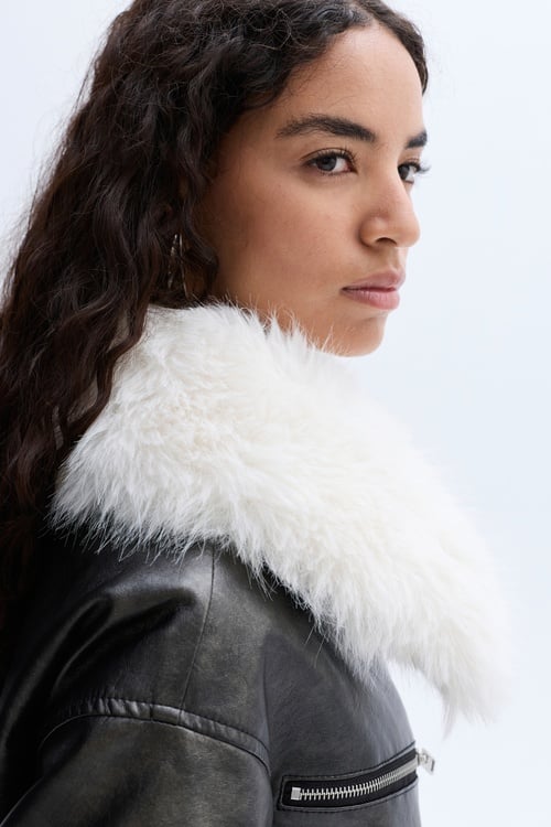 SUNİ KÜRK YAKA DERİ GÖRÜNÜMLÜ UZUN PALTO