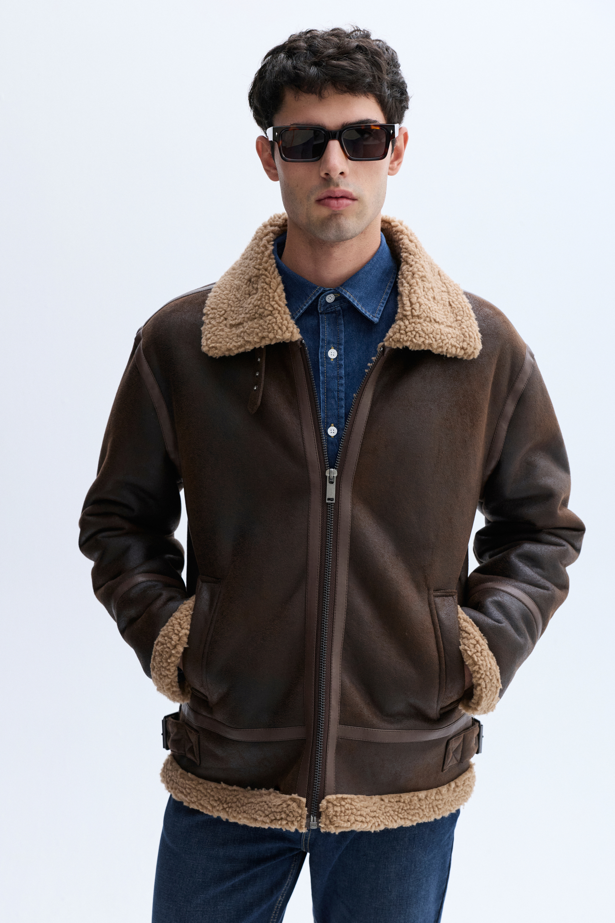 PELÜŞ DETAYLI DERİ GÖRÜNÜMLÜ MONT