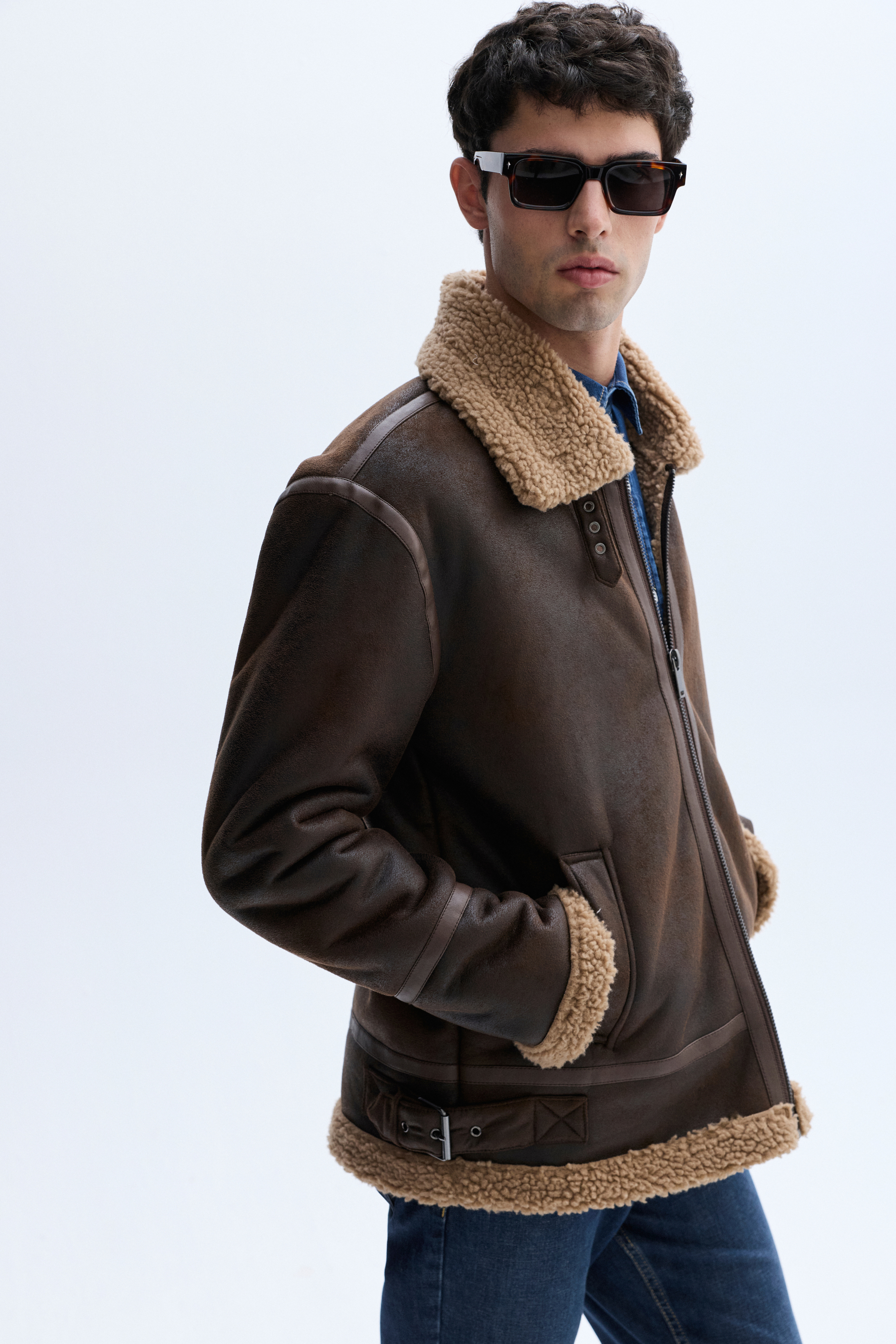 PELÜŞ DETAYLI DERİ GÖRÜNÜMLÜ MONT