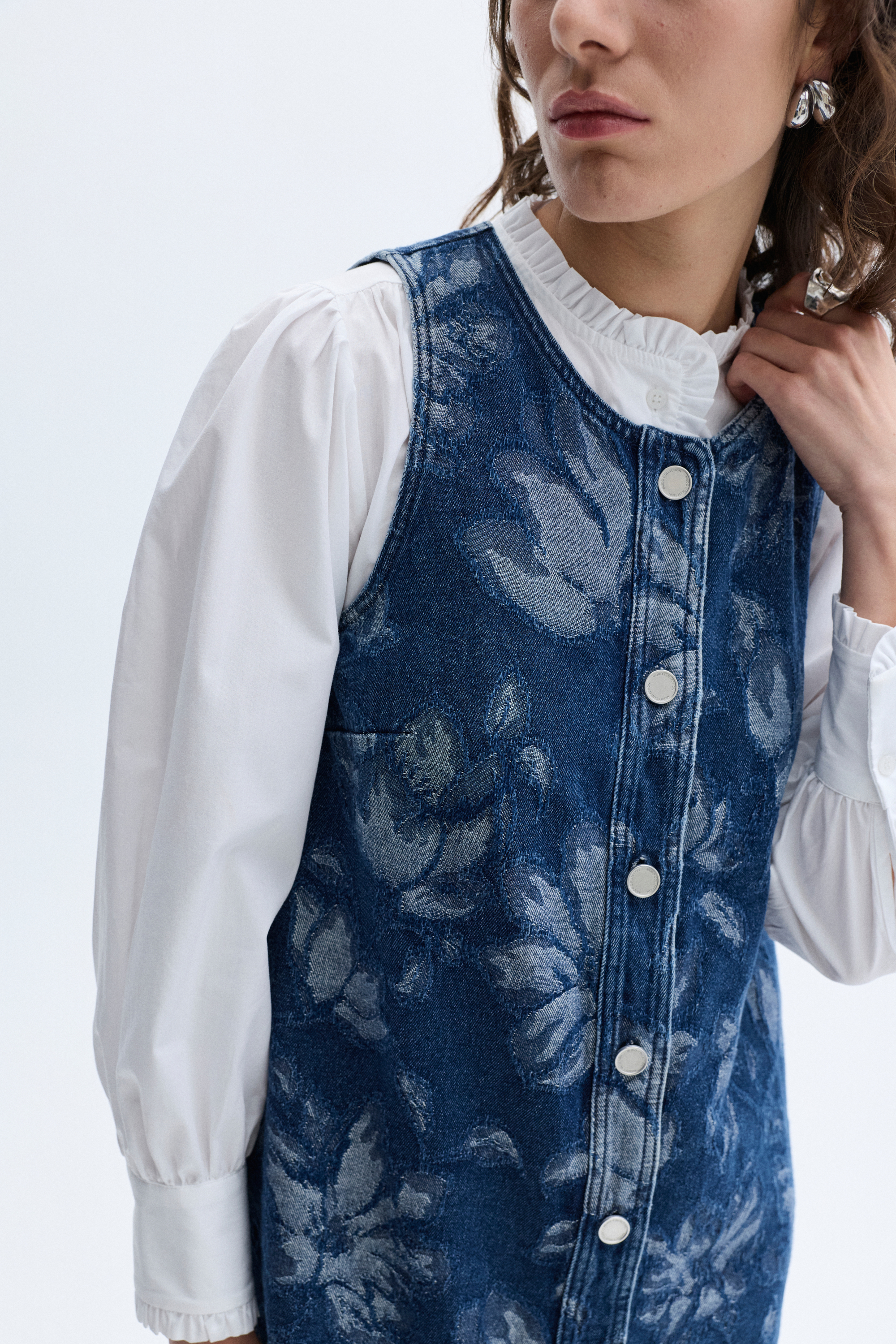 NAKIŞLI MİNİ JEAN ELBİSE