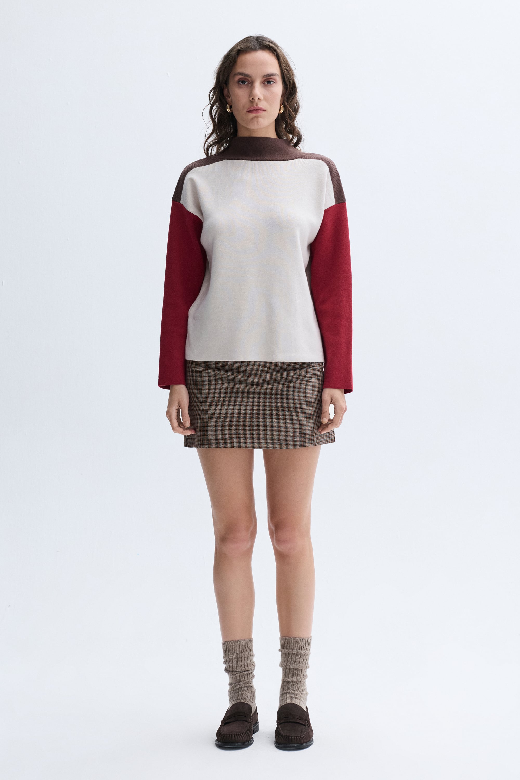 ÇOK RENKLİ DİK YAKA KAZAK