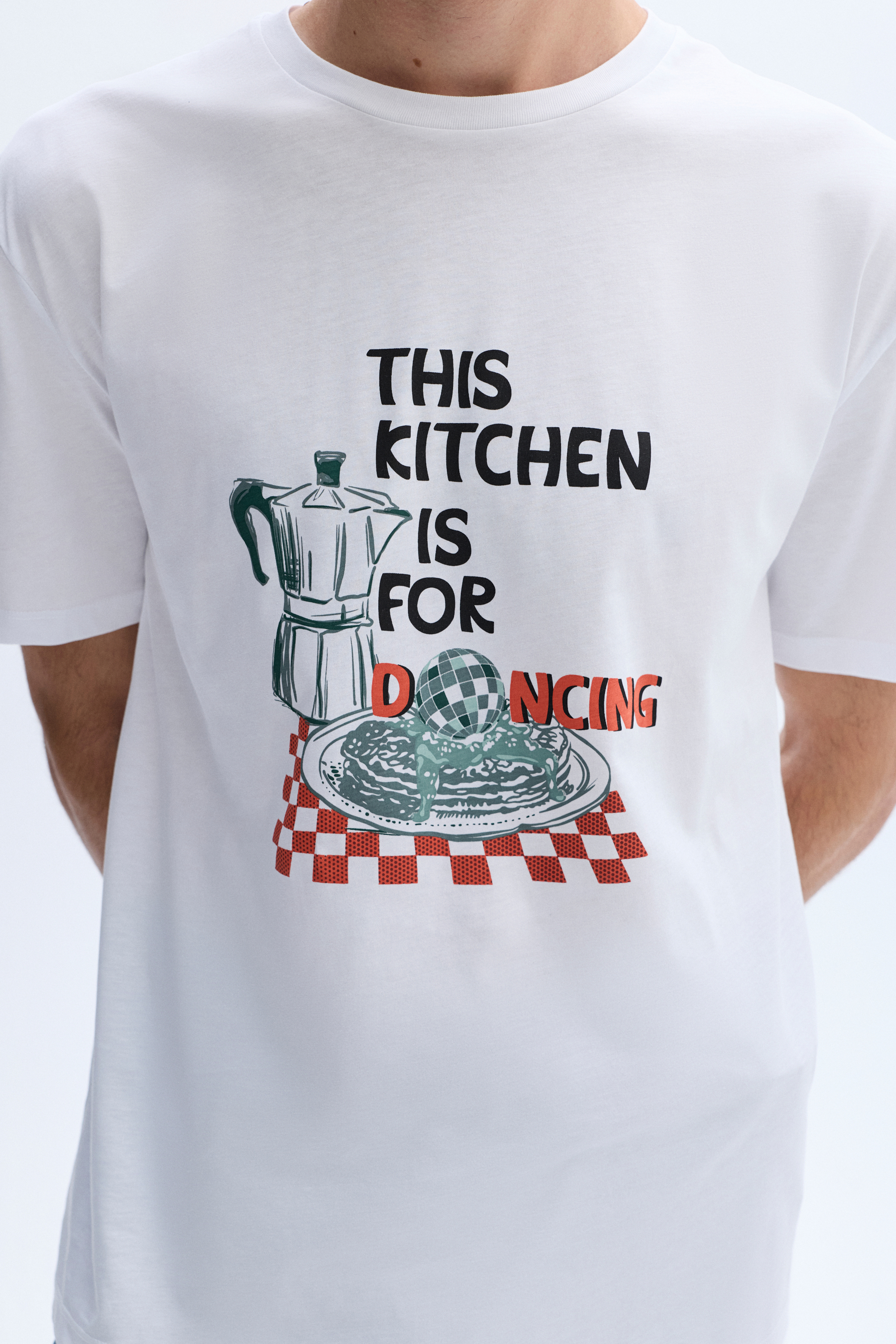 COMFORT FIT BASKILI BİSİKLET YAKA T-SHIRT