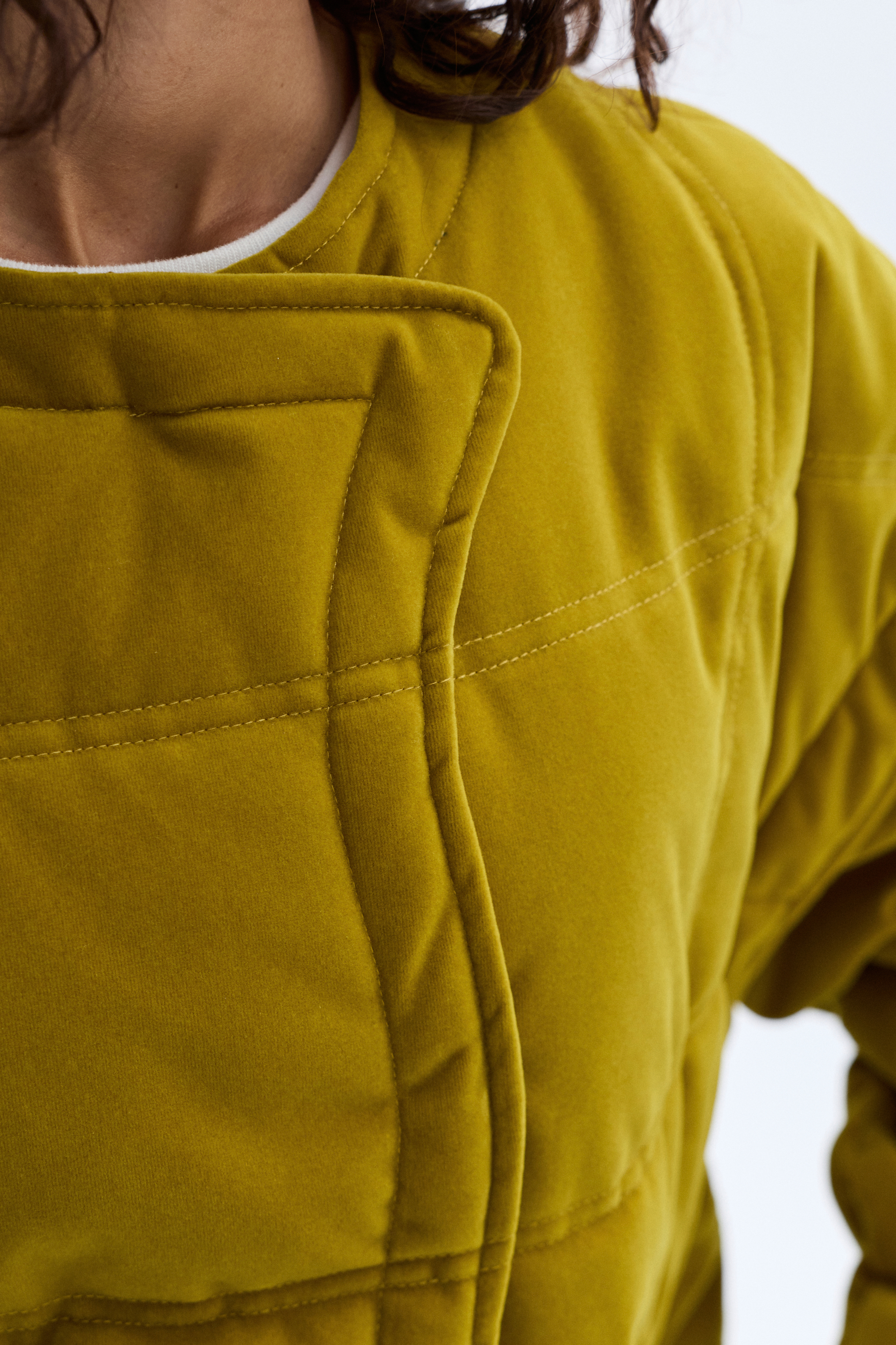 KAPİTONELİ ASİMETRİK KAPAMA CROP MONT CEKET