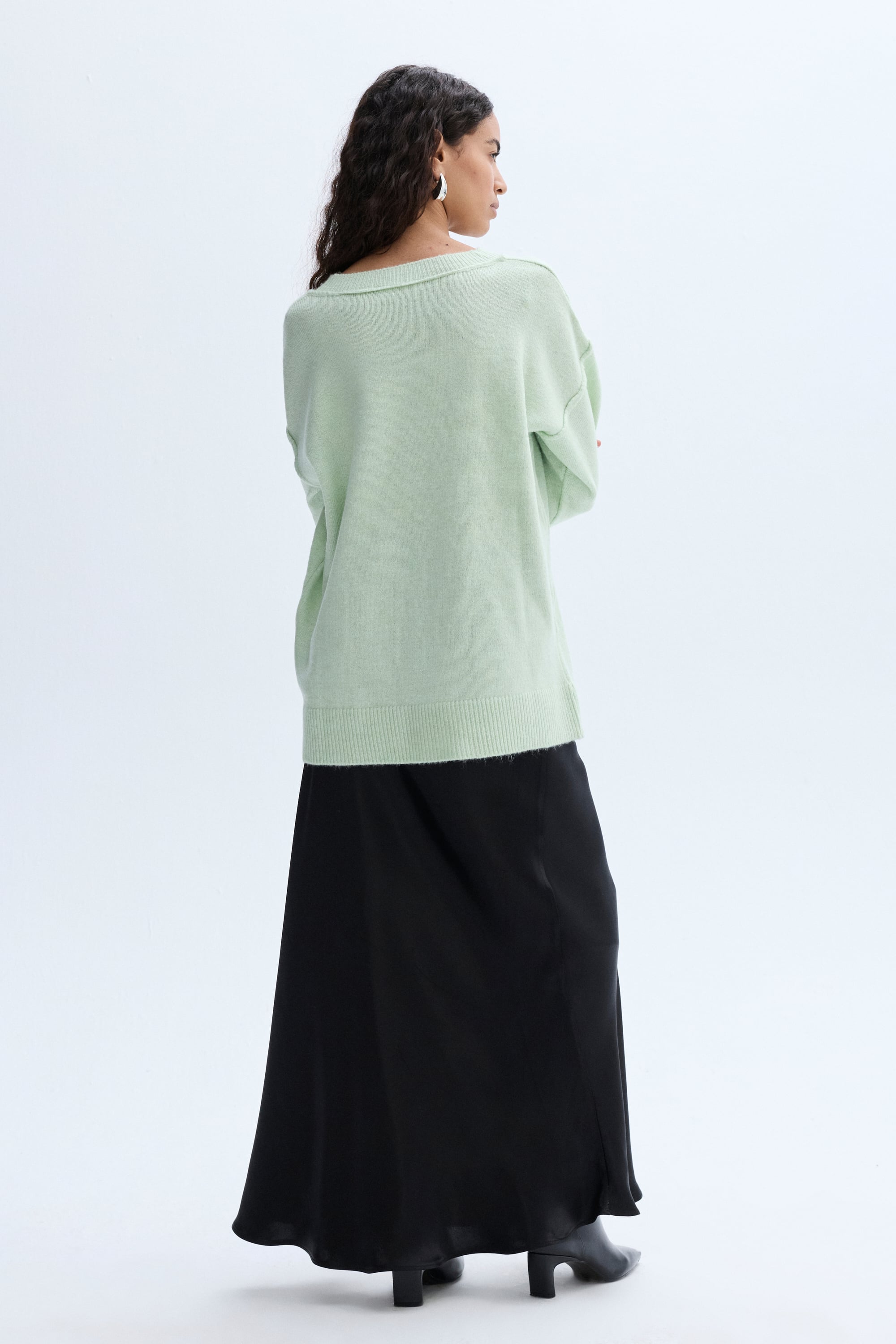 LOOSE FIT V YAKA KAZAK