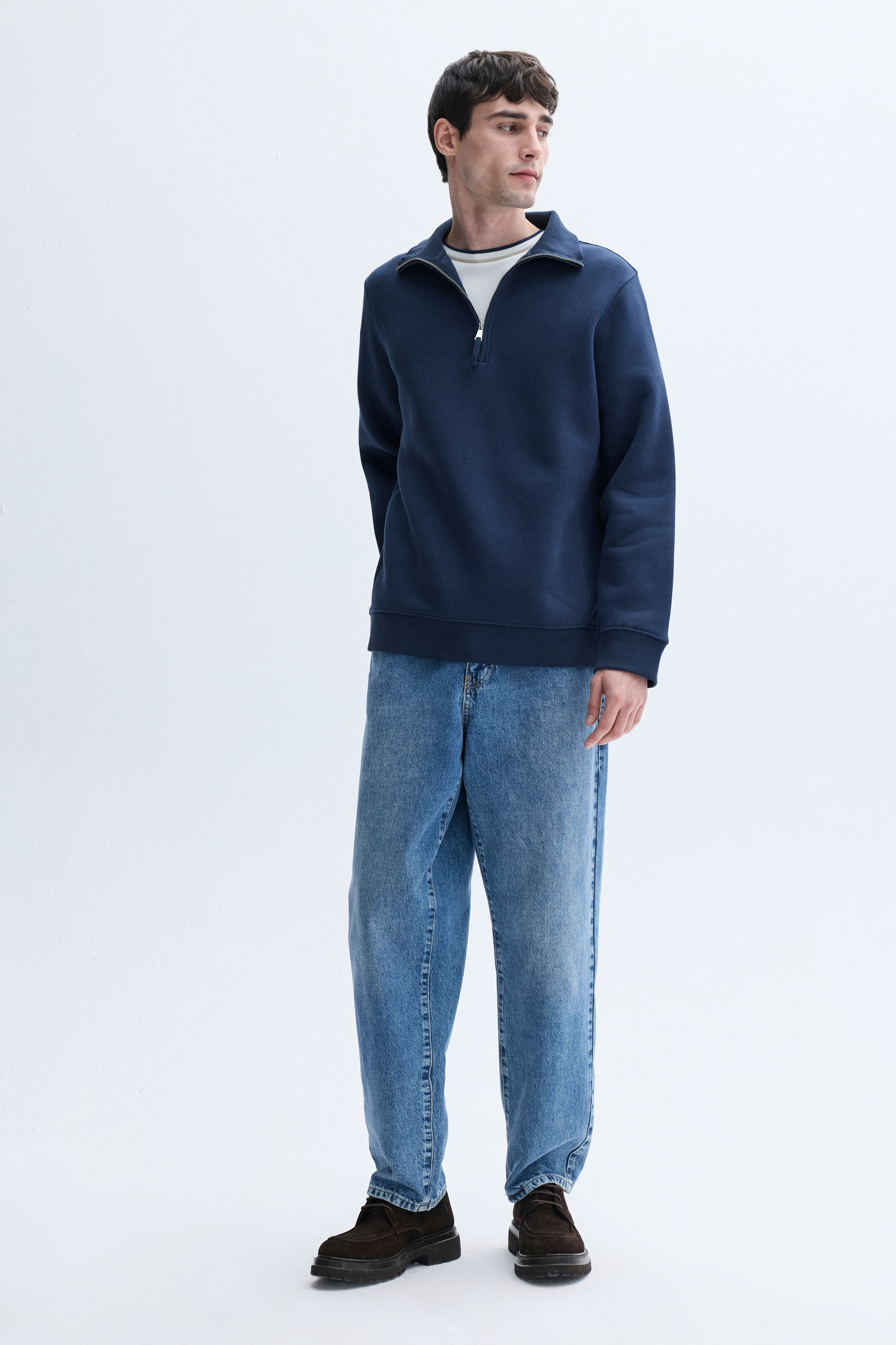 COMFORT FIT FERMUARLI DİK YAKA SWEATSHIRT