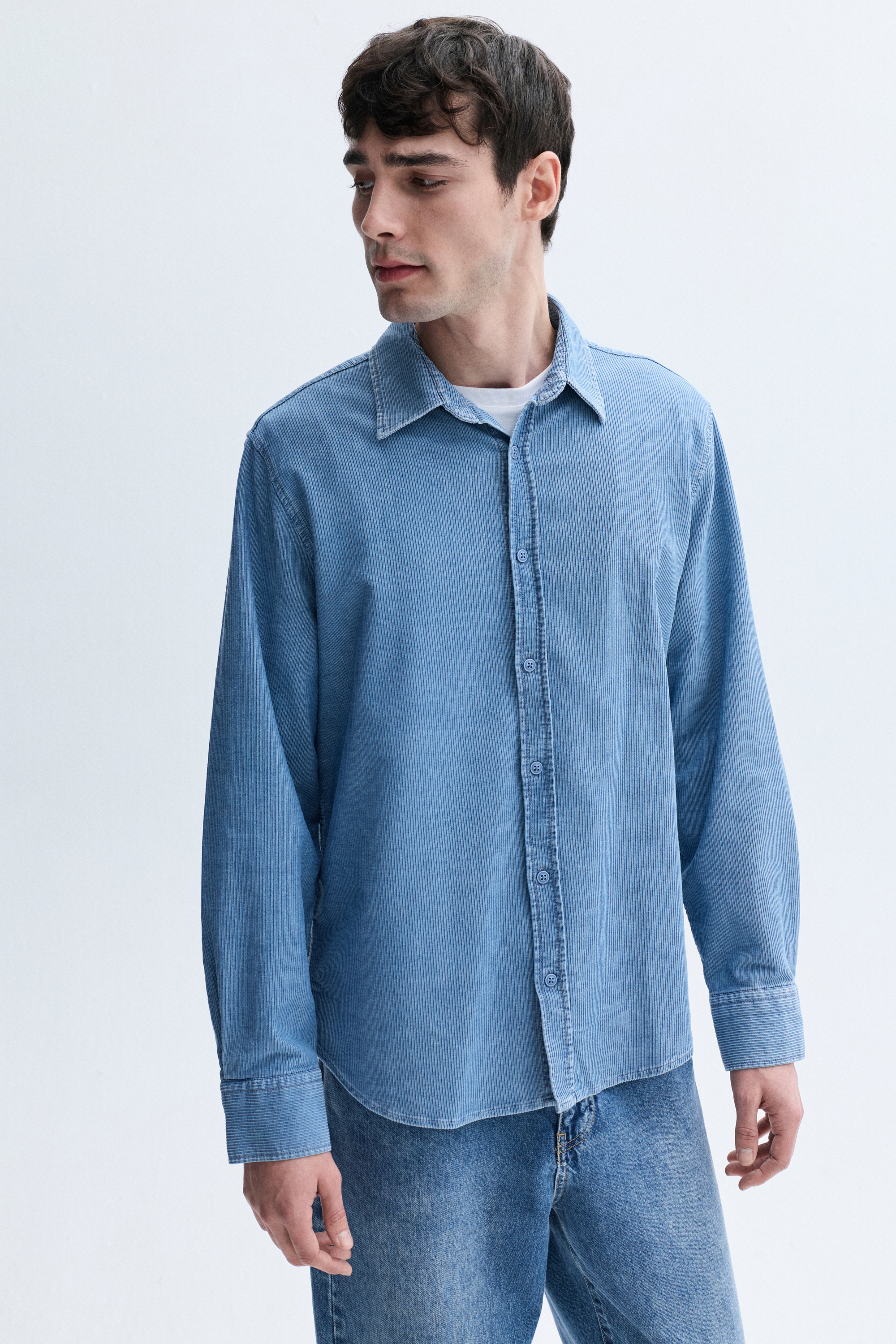 REGULAR FIT UZUN KOLLU KADİFE DOKULU GÖMLEK