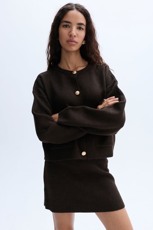 DÜĞME DETAYLI CEPLİ HIRKA