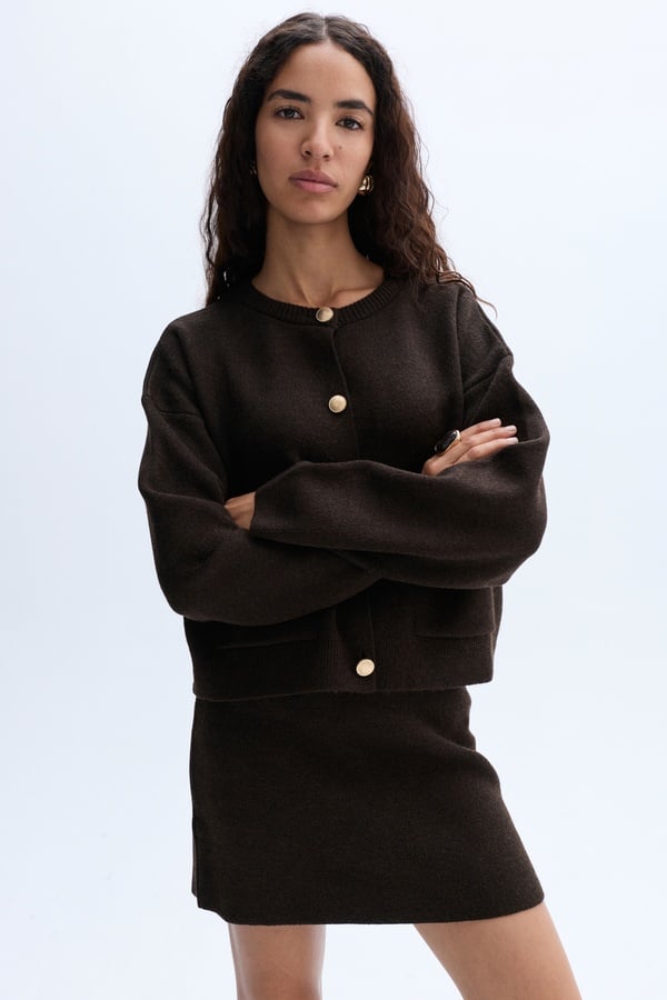 DÜĞME DETAYLI CEPLİ HIRKA