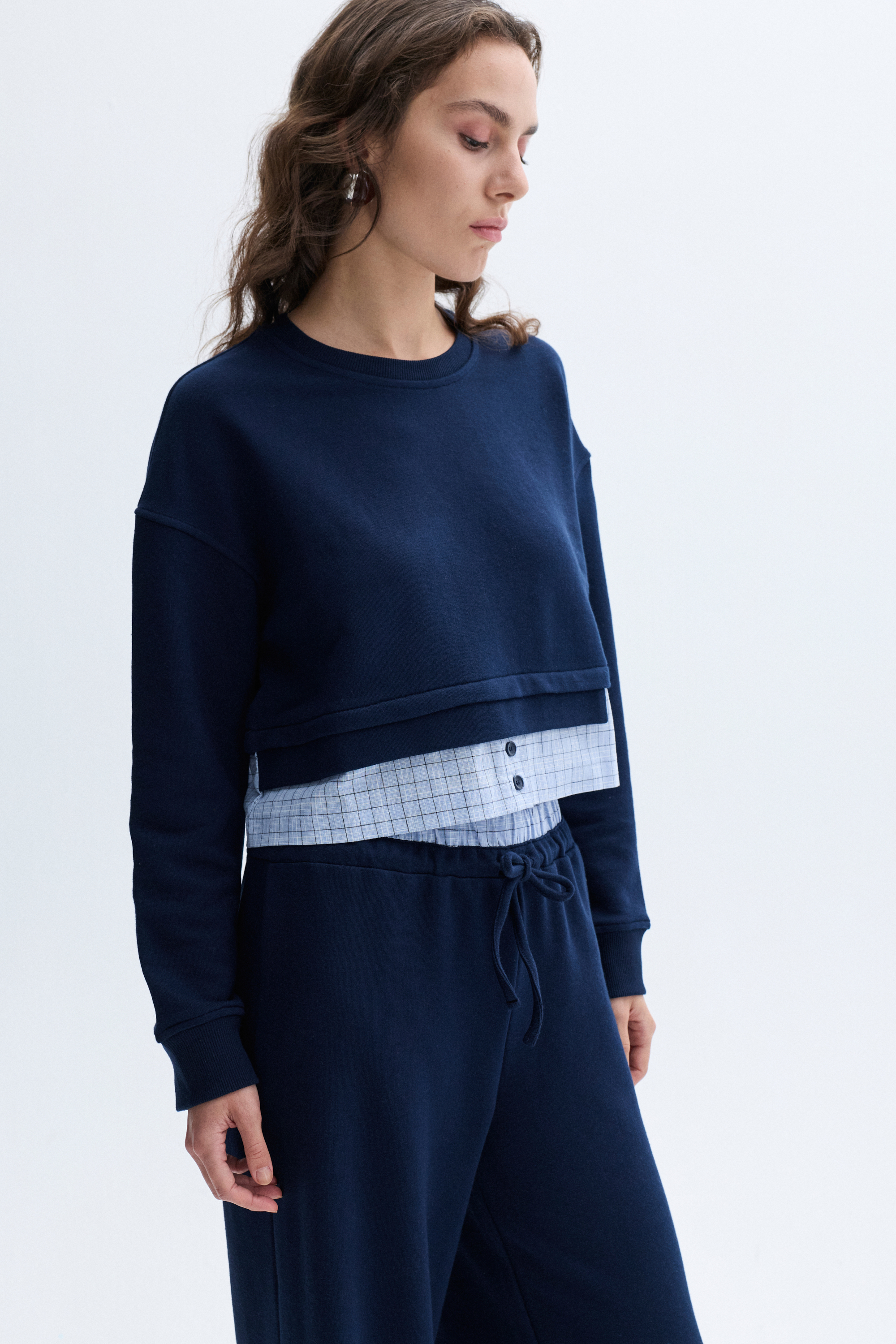 GÖMLEK DETAYLI CROP SWEATSHIRT