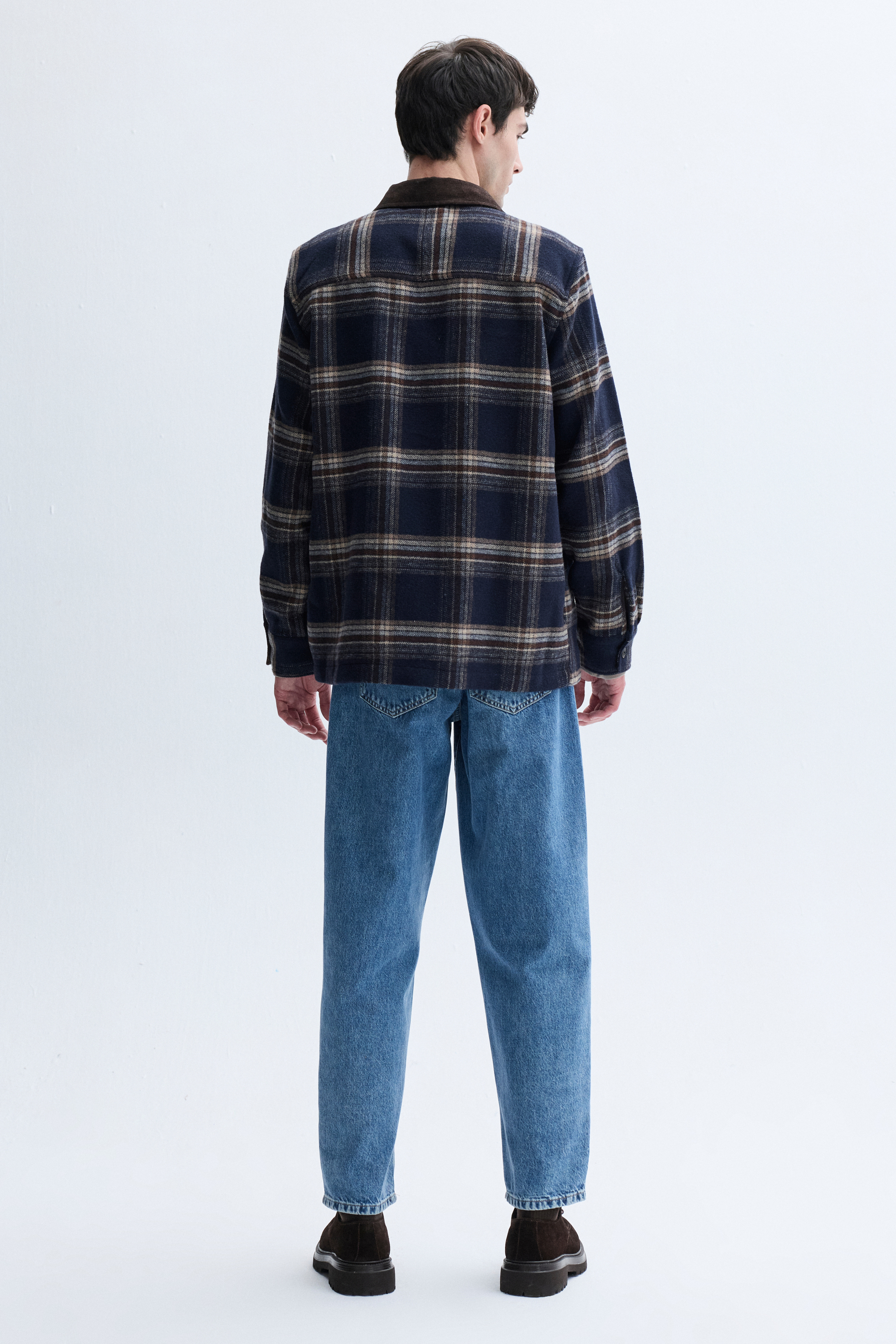 JAKARLI KADİFE YAKA GÖMLEK CEKET