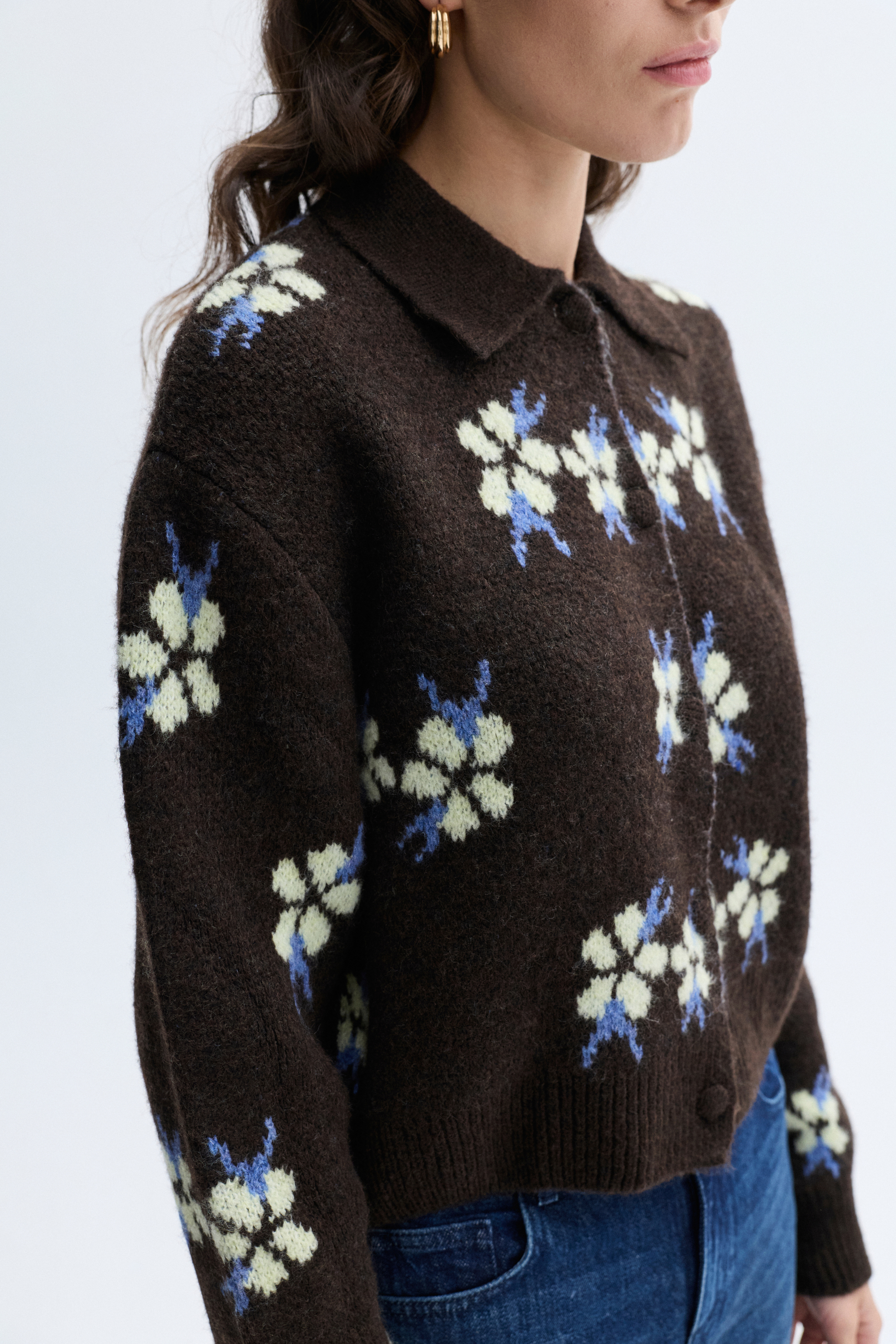 JAKARLI POLO YAKA DÜĞMELİ HIRKA