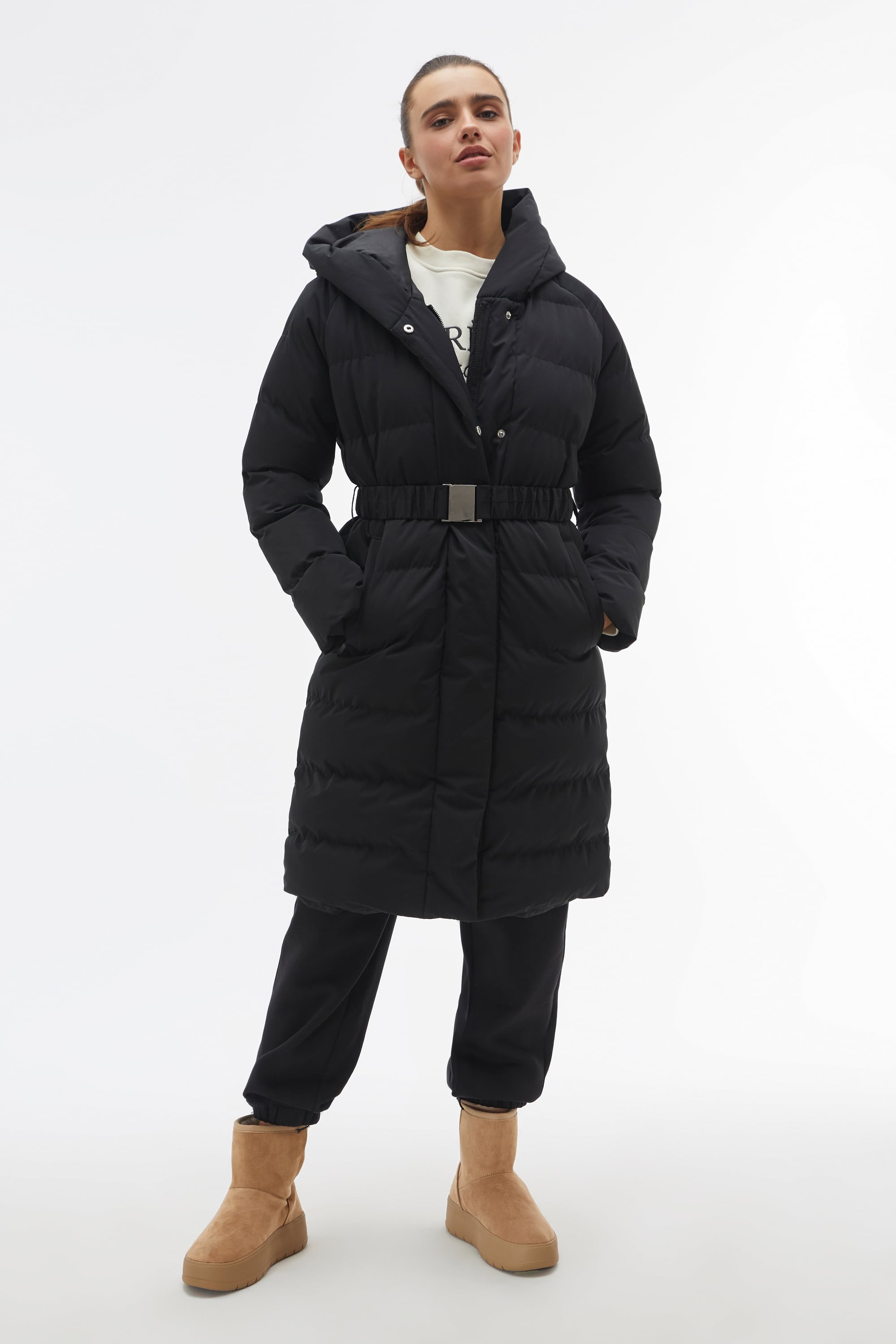 KAPÜŞONLU KEMERLİ UZUN ŞİŞME MONT