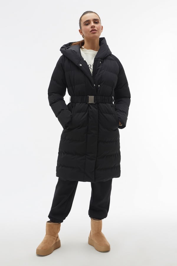 KAPÜŞONLU KEMERLİ UZUN ŞİŞME MONT