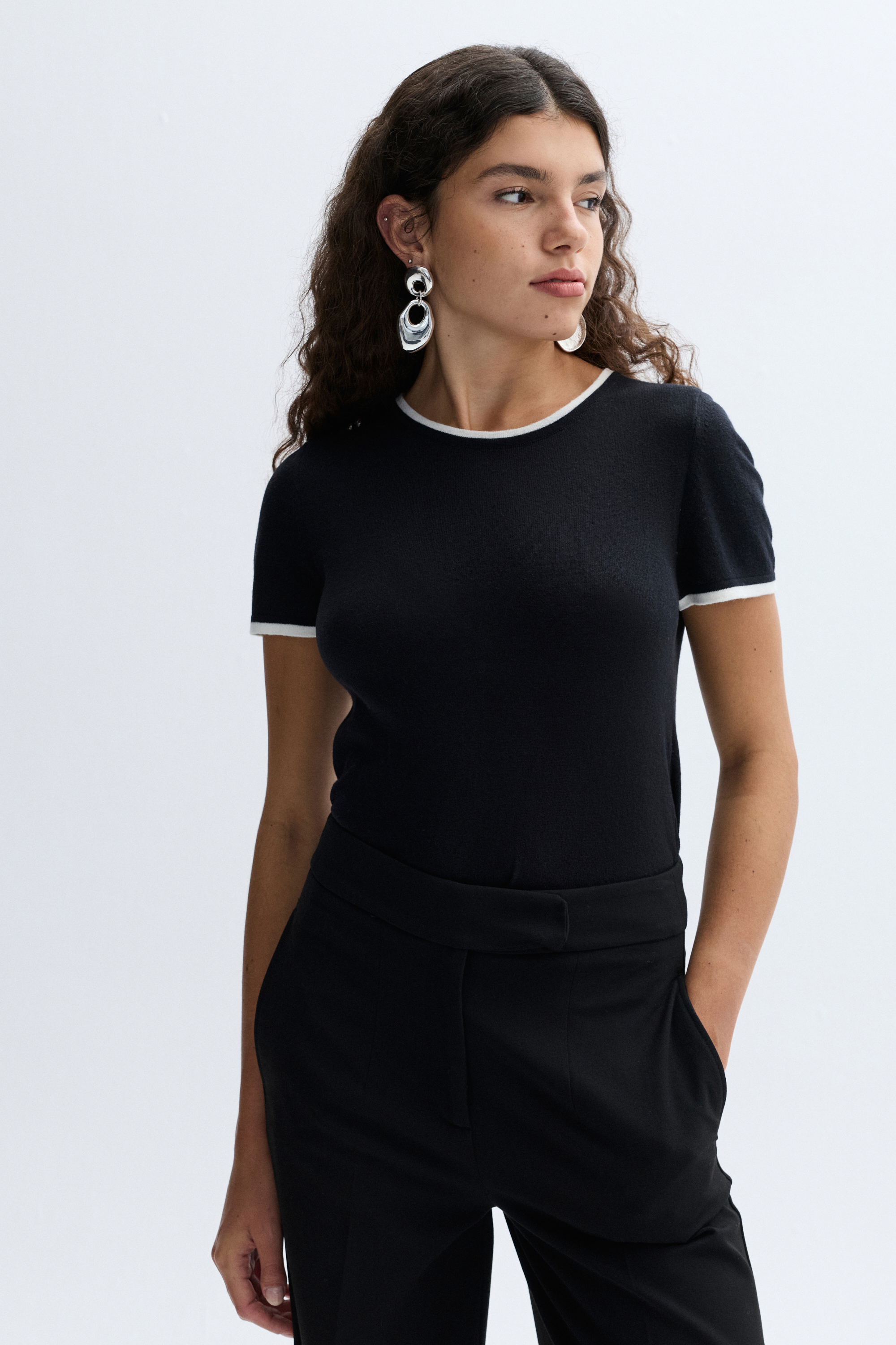 BİSİKLET YAKA KISA KOLLU TRİKO T-SHIRT