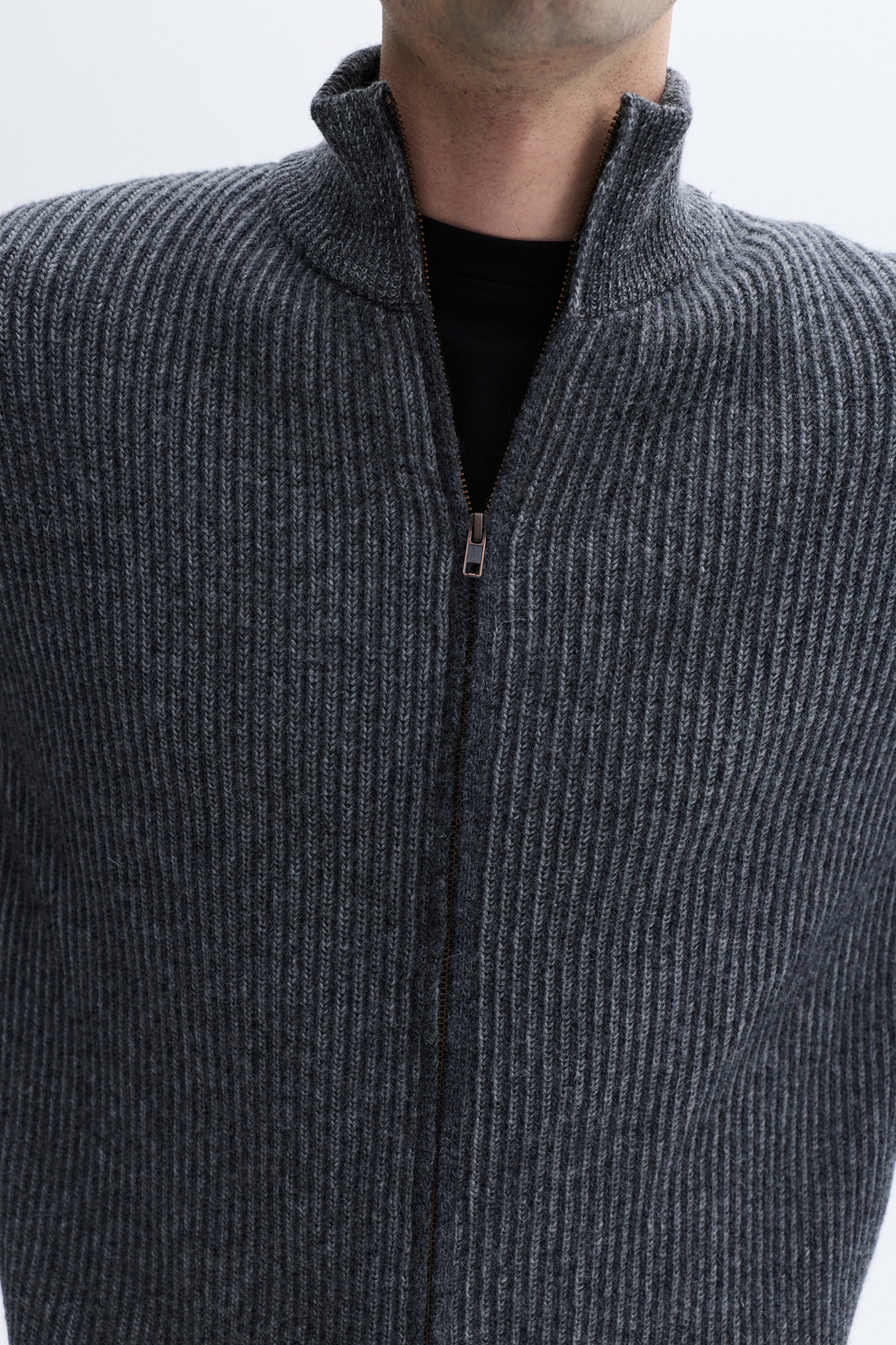 ÇİZGİLİ DİK YAKA YÜNLÜ HIRKA