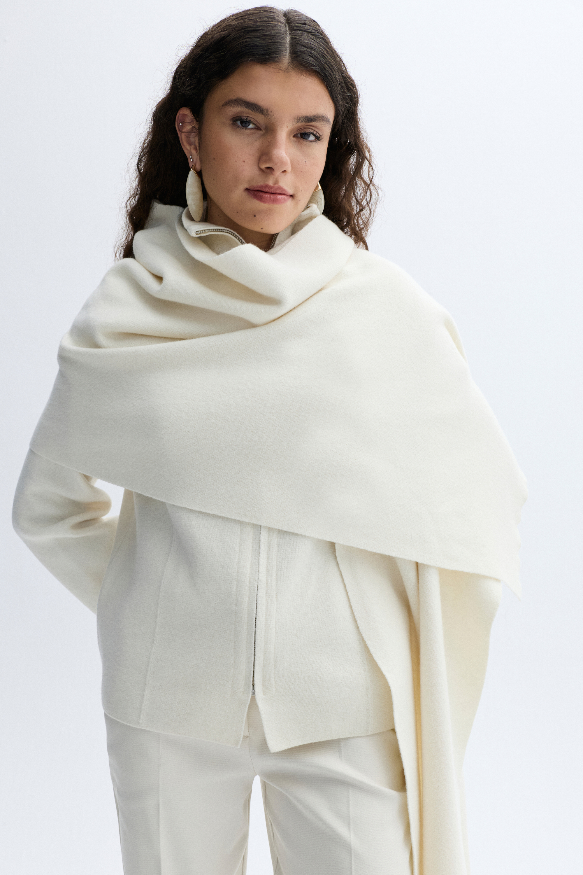 FERMUARLI YÜNLÜ PANÇO