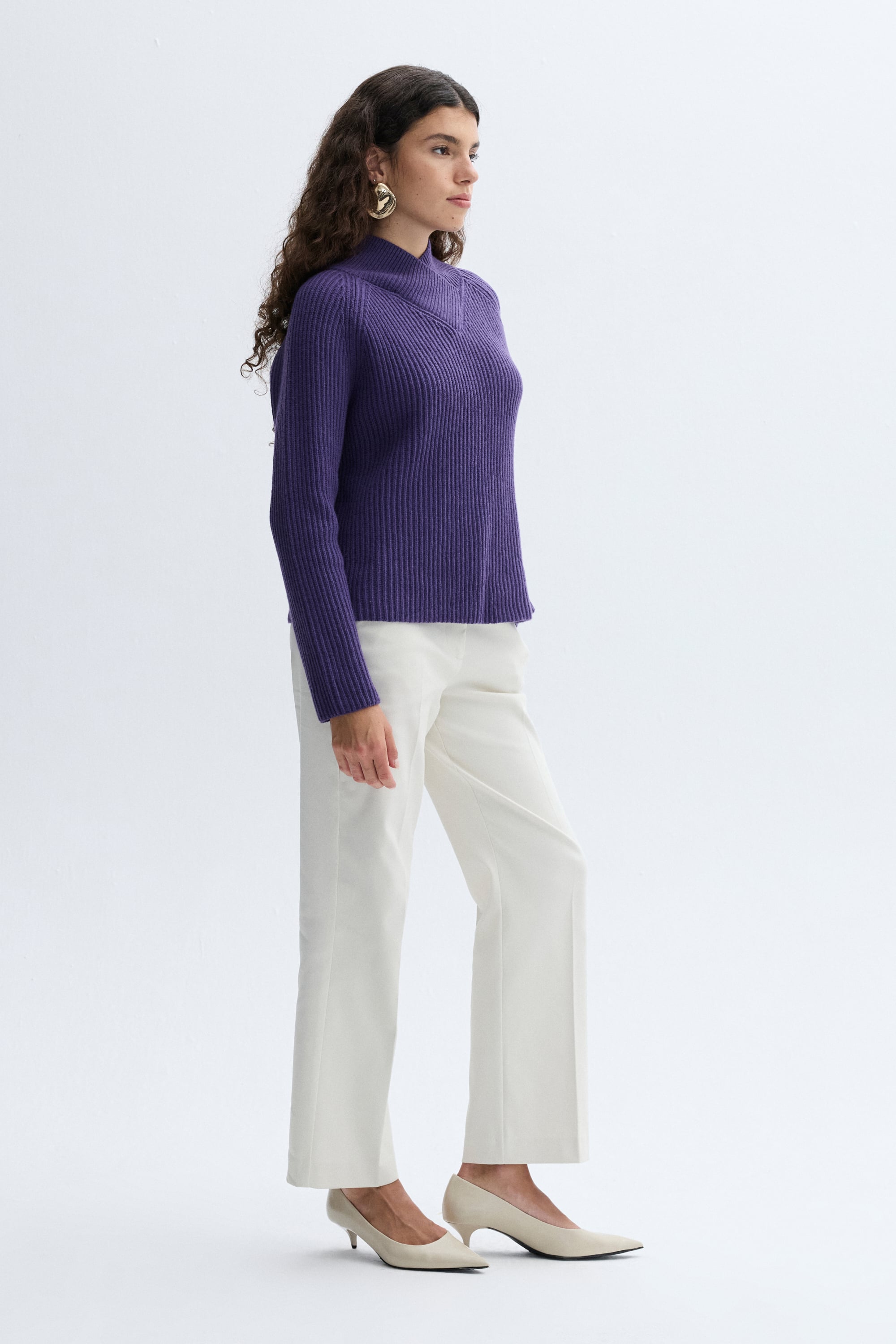 KRUVAZE YAKA YÜN KARIŞIMLI KAZAK