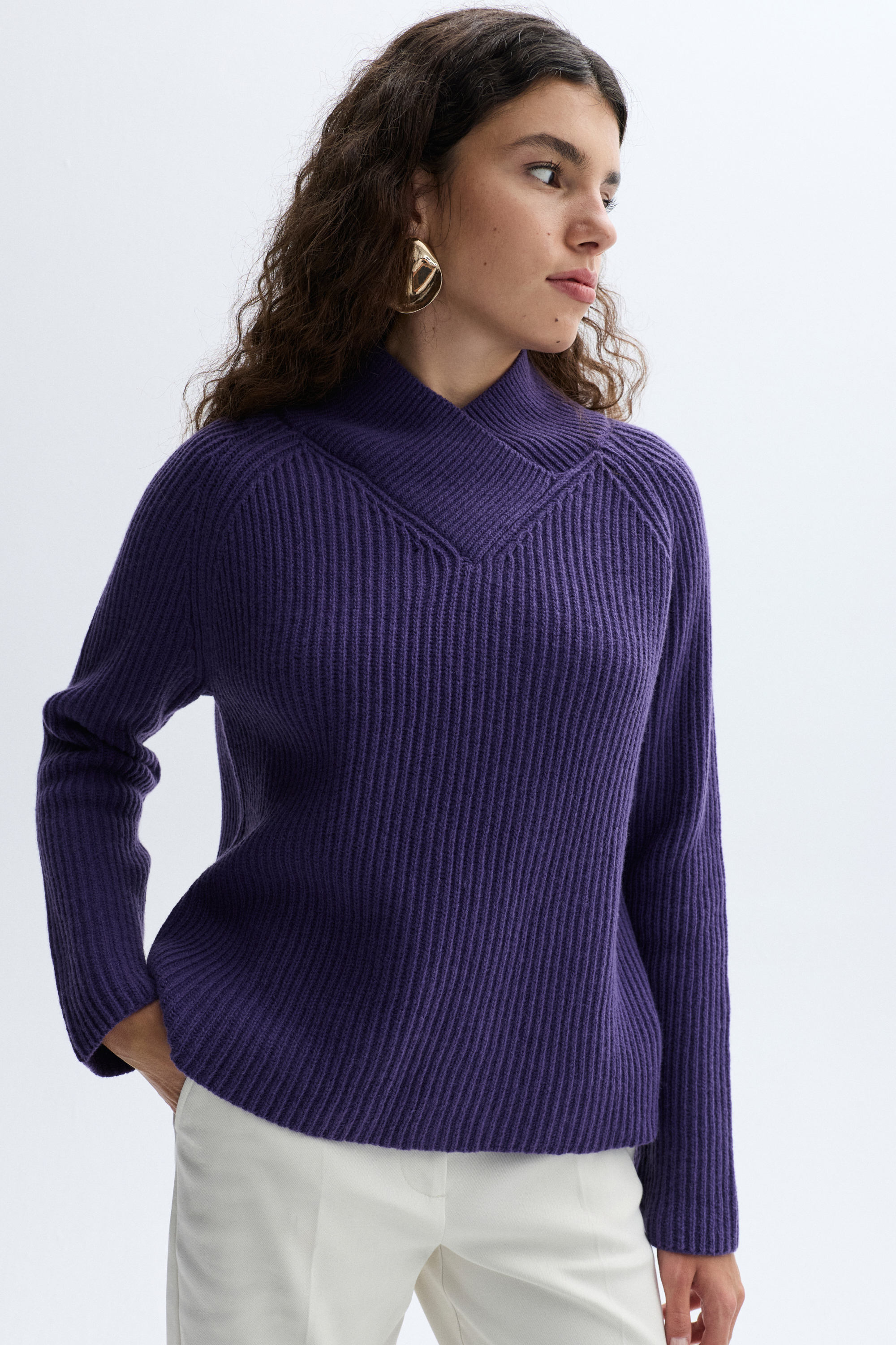 KRUVAZE YAKA YÜN KARIŞIMLI KAZAK