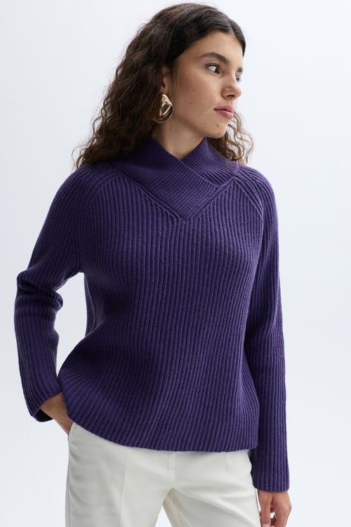 KRUVAZE YAKA YÜN KARIŞIMLI KAZAK