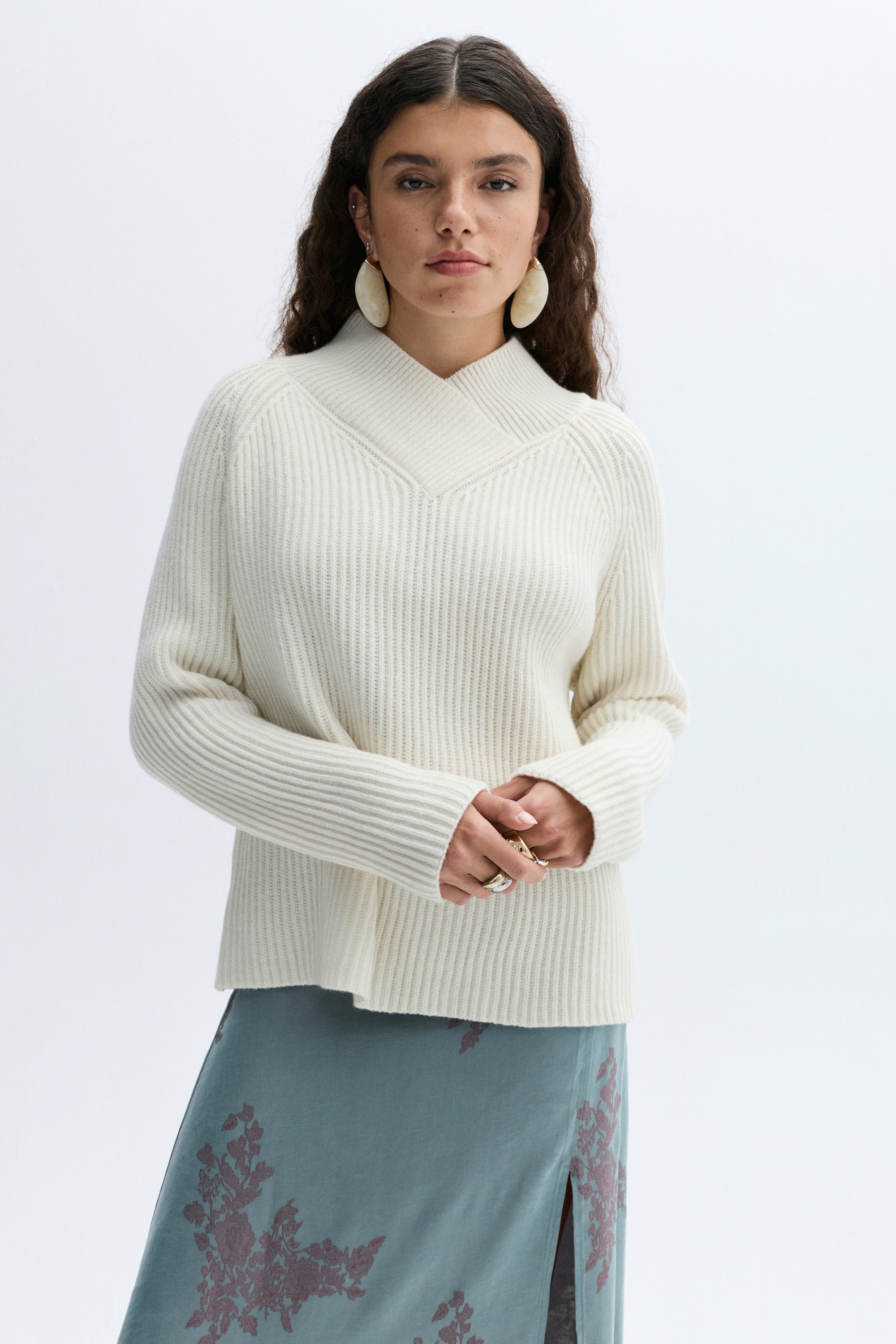 KRUVAZE YAKA YÜN KARIŞIMLI KAZAK