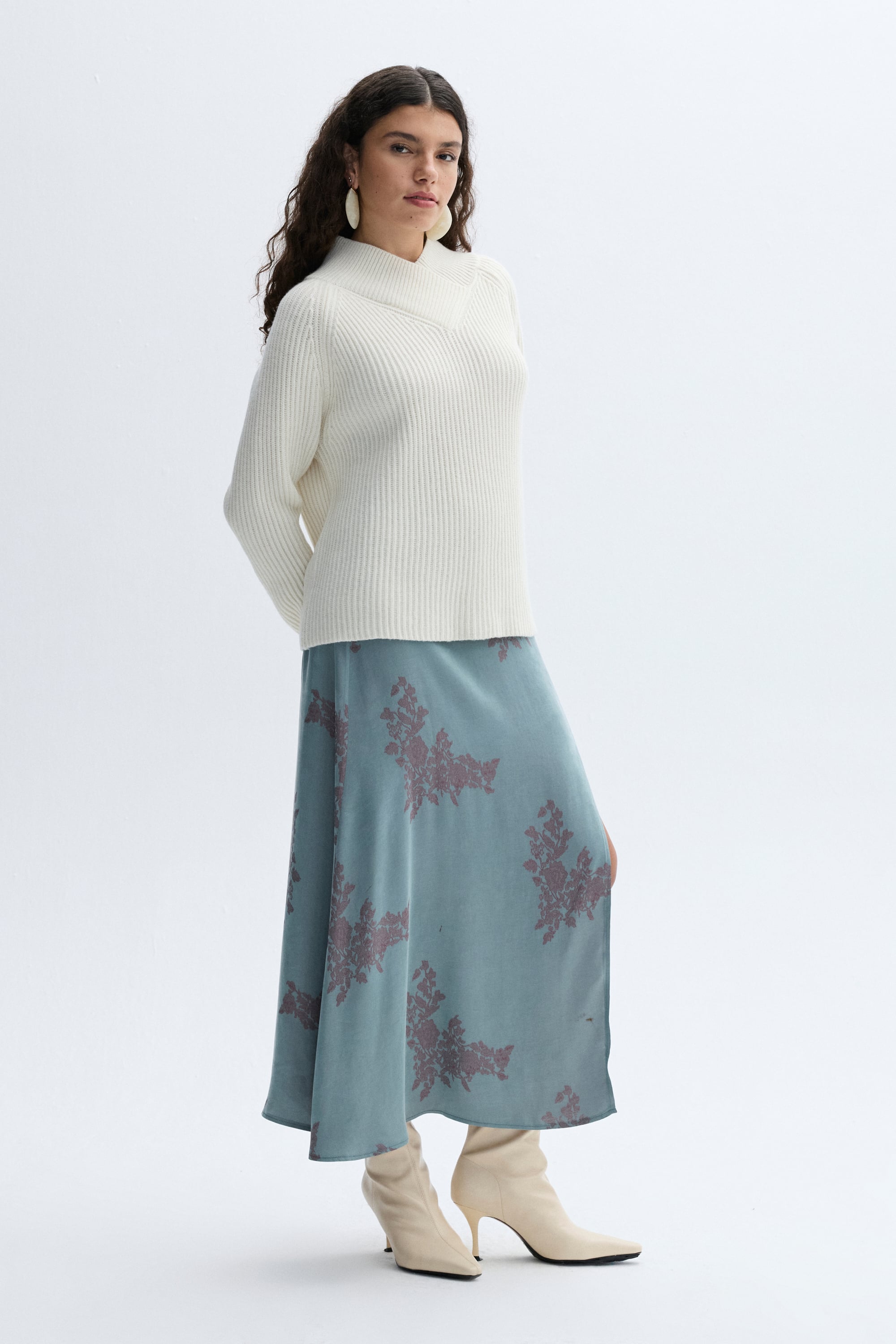 JAKARLI DESENLİ YIRTMAÇLI MİDİ ETEK