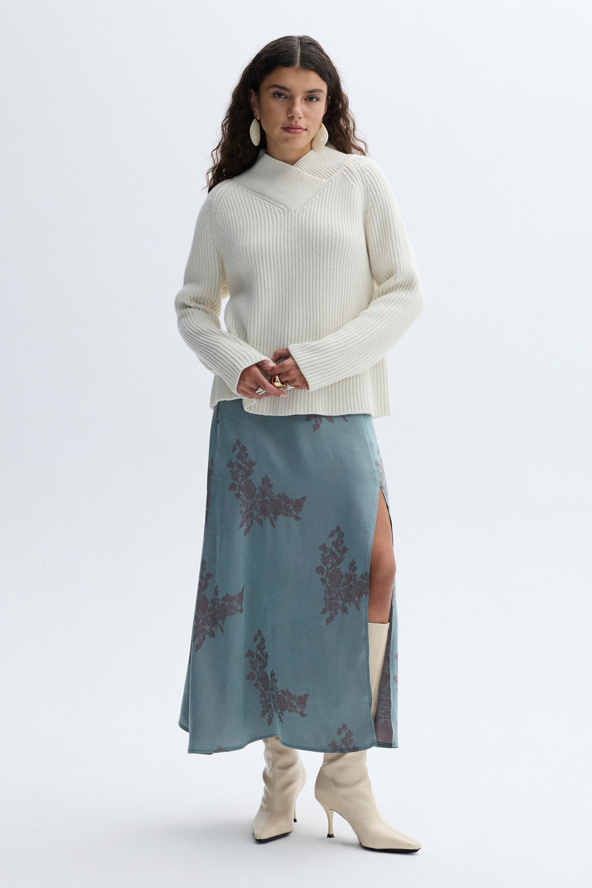 JAKARLI DESENLİ YIRTMAÇLI MİDİ ETEK