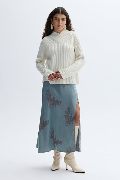 JAKARLI DESENLİ YIRTMAÇLI MİDİ ETEK