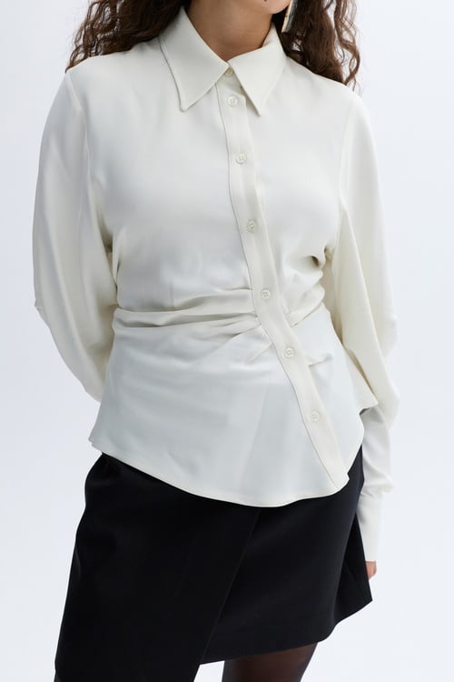 DRAPELİ UZUN KOLLU GÖMLEK