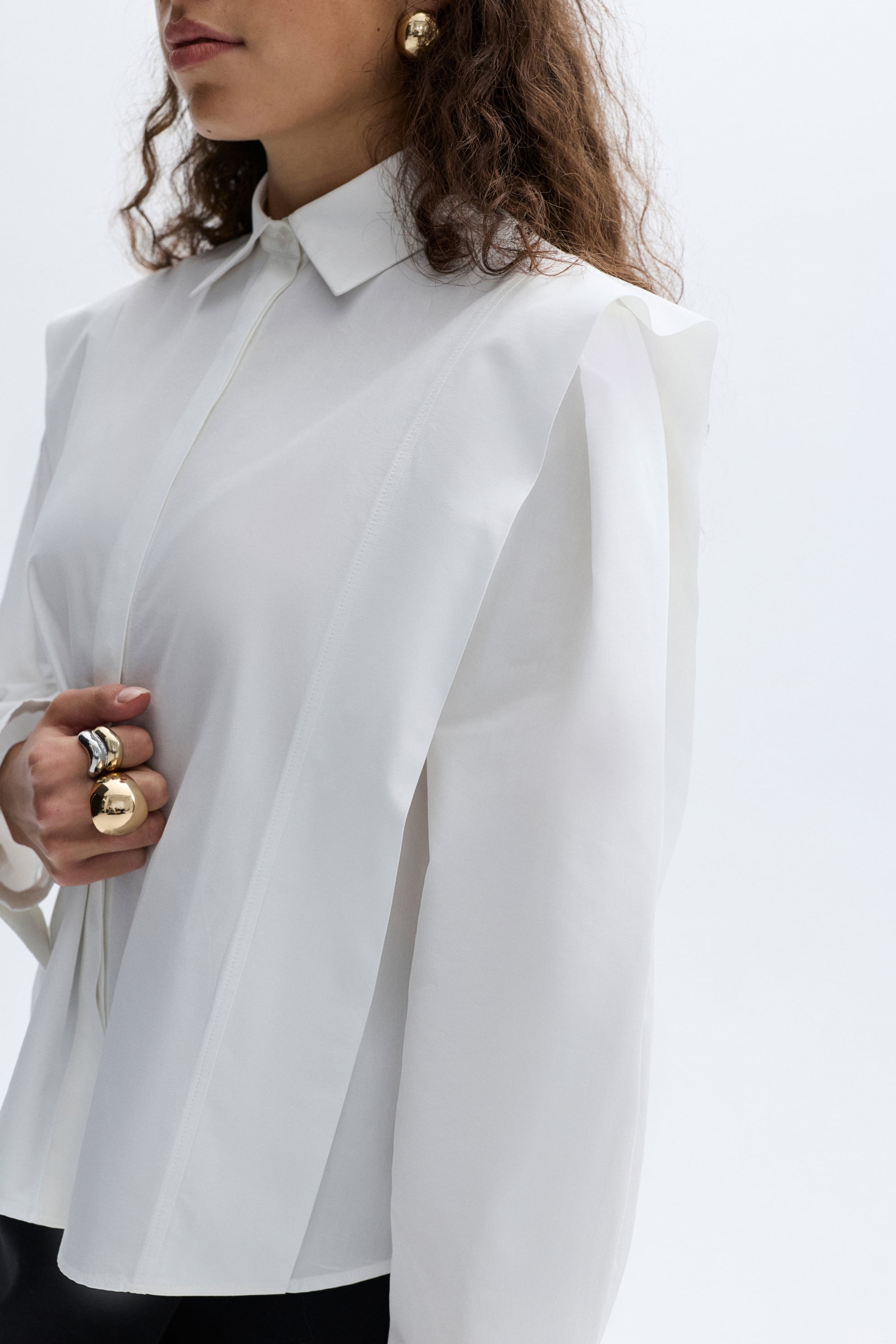 OMUZ DETAYLI UZUN KOLLU GÖMLEK