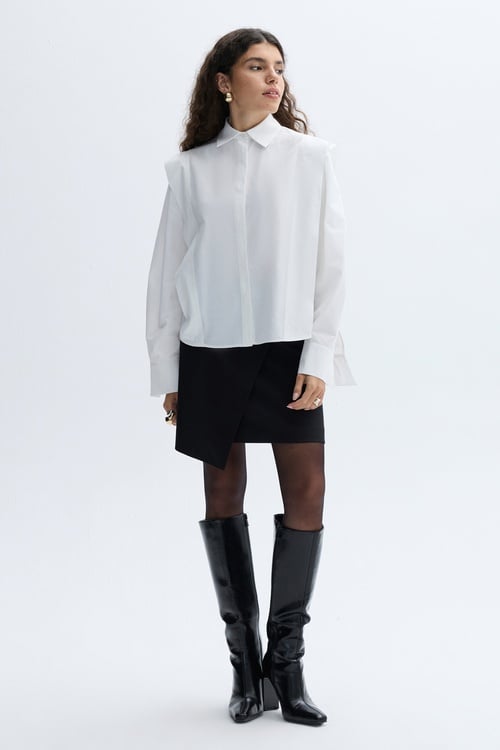 OMUZ DETAYLI UZUN KOLLU GÖMLEK