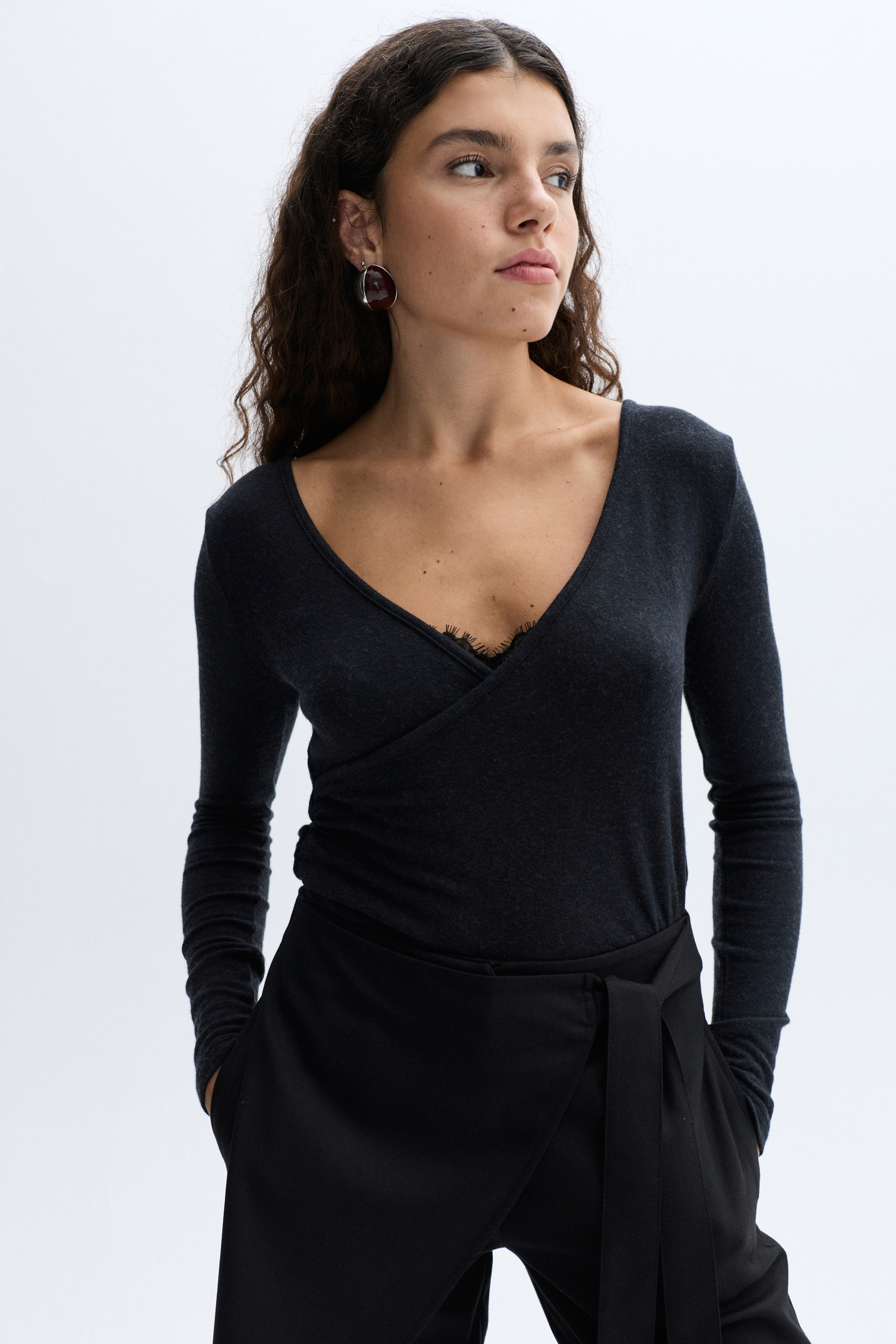 V YAKA FITTED UZUN KOLLU BLUZ