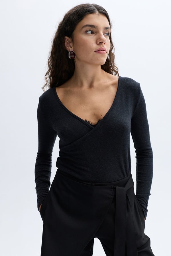 V YAKA FITTED UZUN KOLLU BLUZ