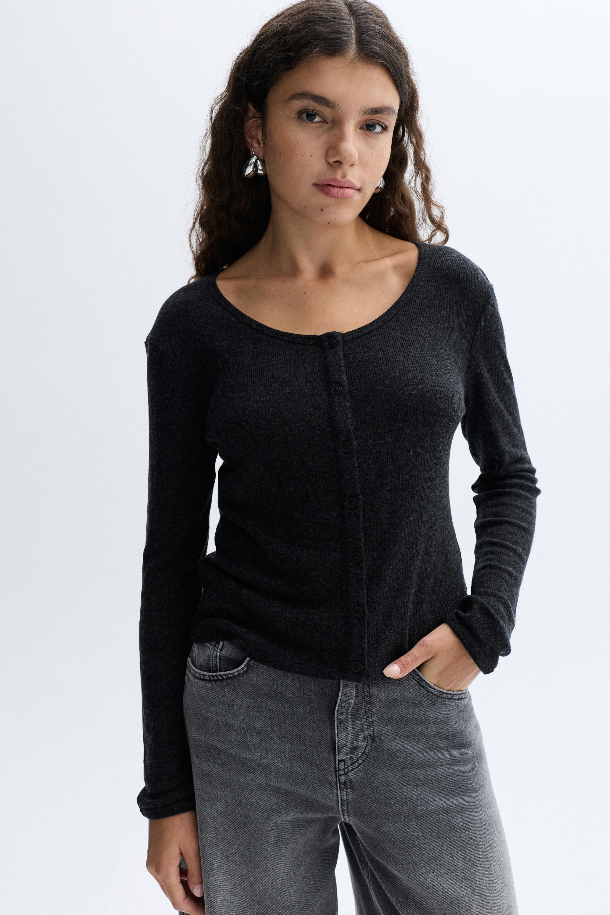 YÜN KARIŞIMLI FITTED DÜĞMELİ UZUN KOLLU T-SHIRT