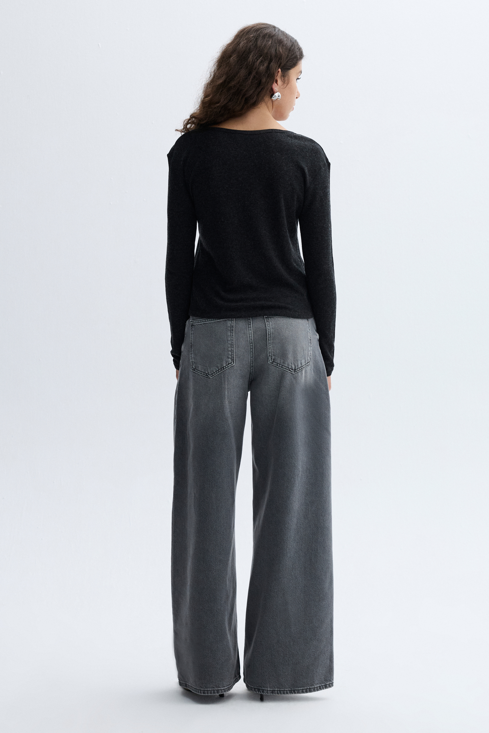 YÜN KARIŞIMLI FITTED DÜĞMELİ UZUN KOLLU T-SHIRT