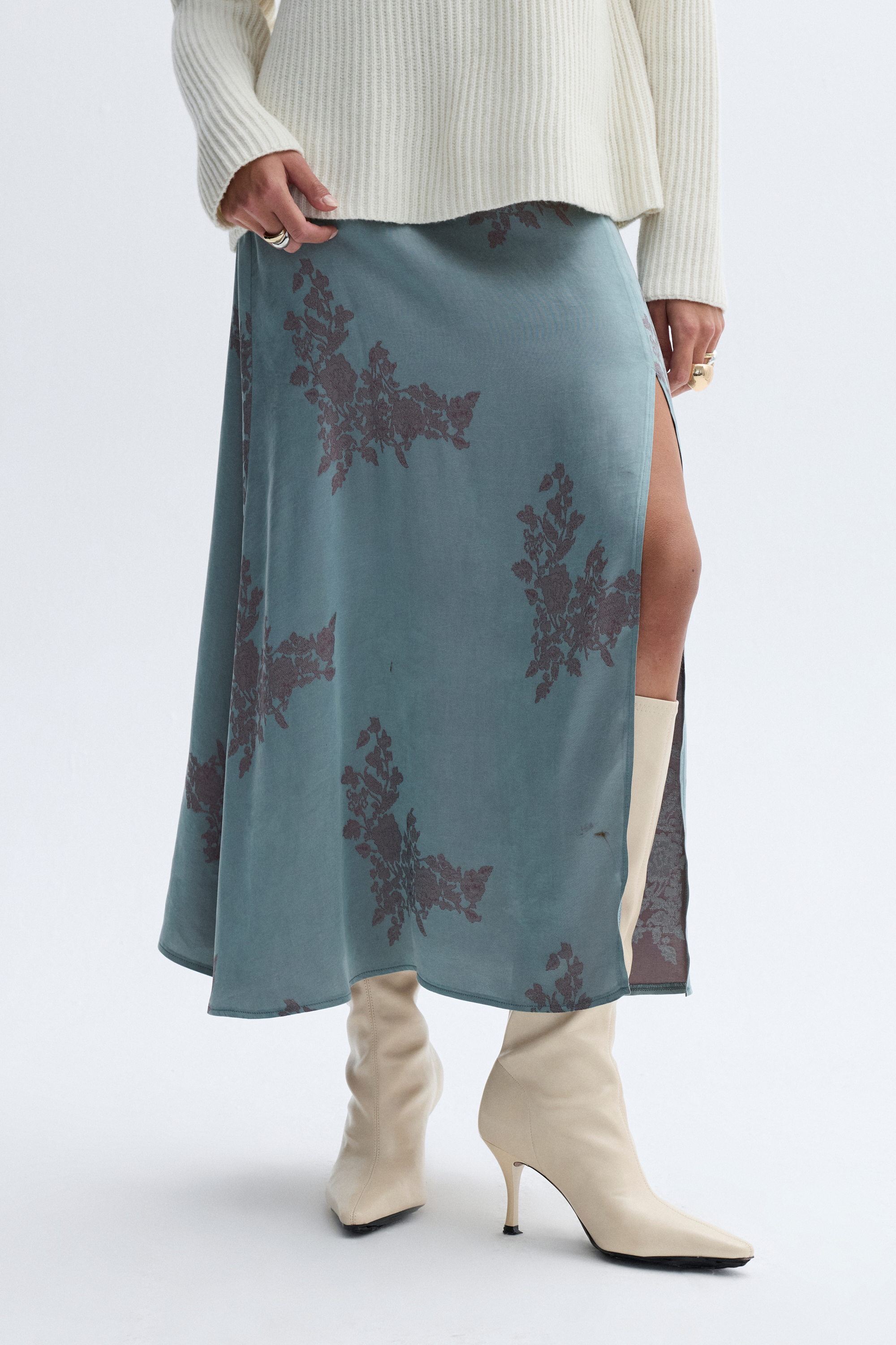 JAKARLI DESENLİ YIRTMAÇLI MİDİ ETEK