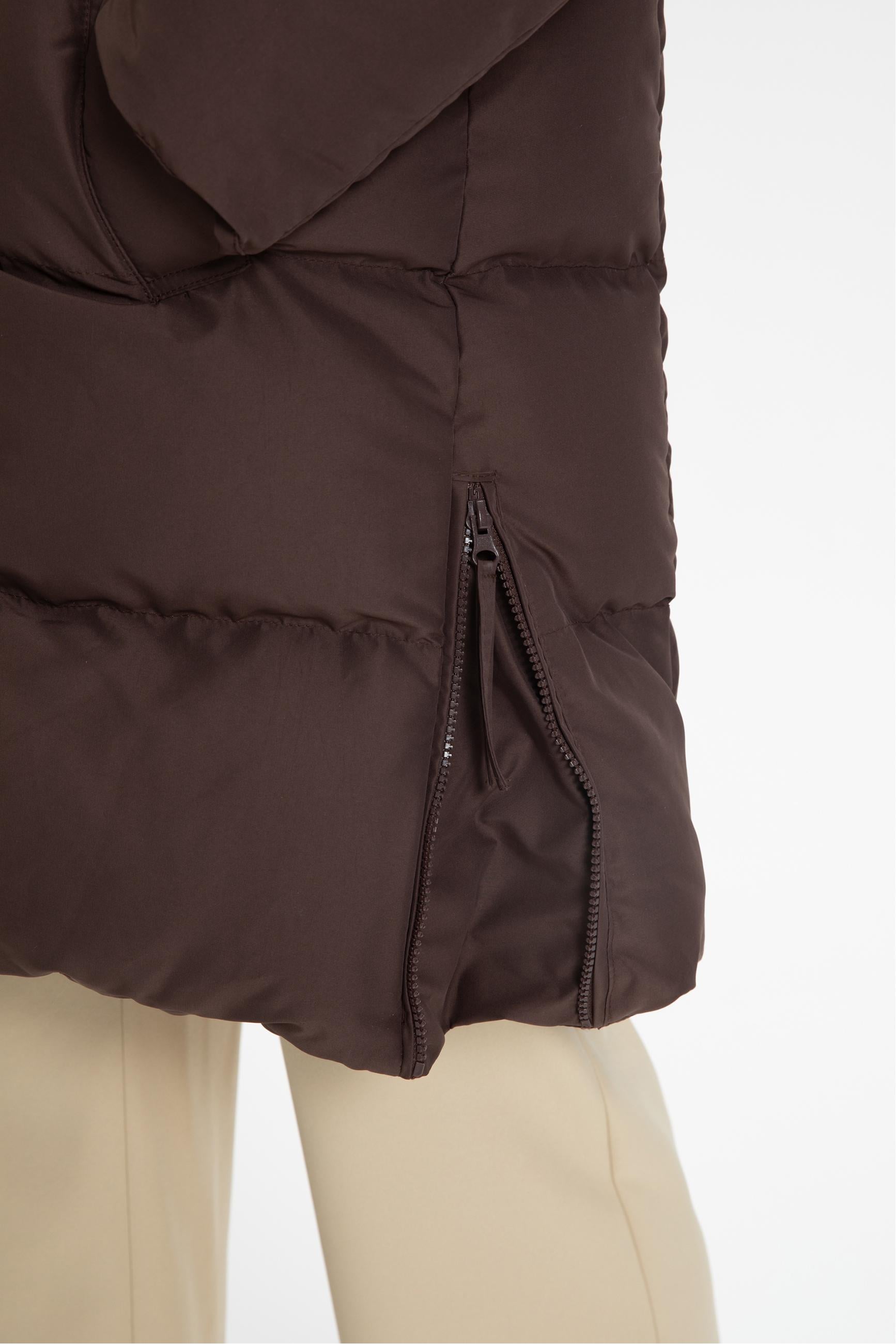 KAPİTONELİ DİK YAKA ŞİŞME MONT