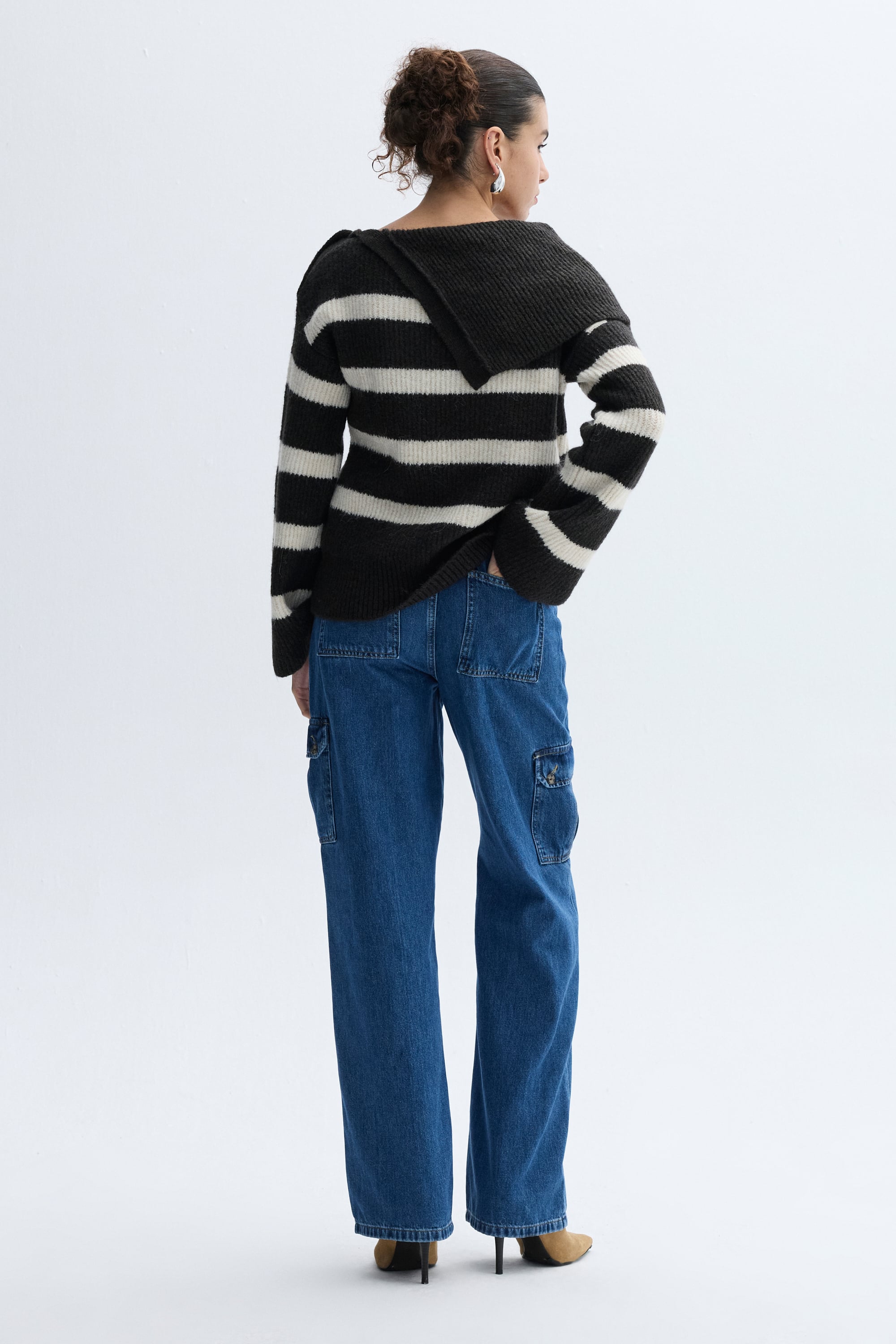 ÇİZGİLİ LOOSE FIT DÜĞMELİ DİK YAKA KAZAK