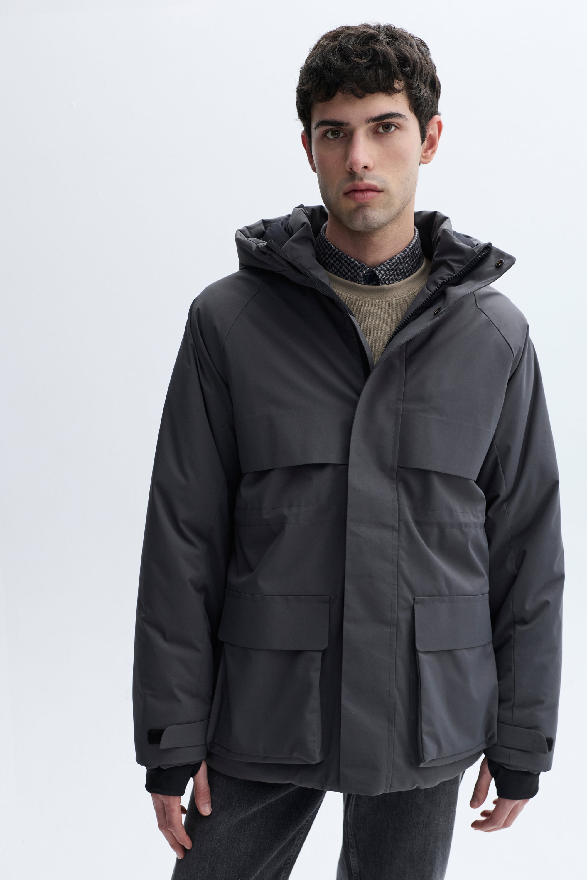 CEP DETAYLI KAPÜŞONLU MONT