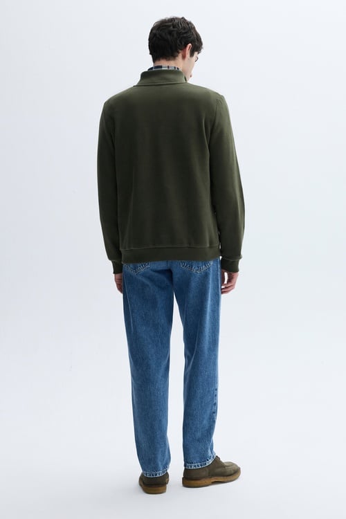 DÜĞMELİ DİK YAKA SWEATSHIRT