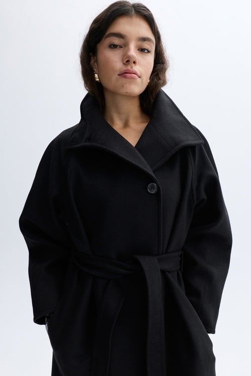 DİK YAKA KUŞAKLI UZUN KAŞE KABAN