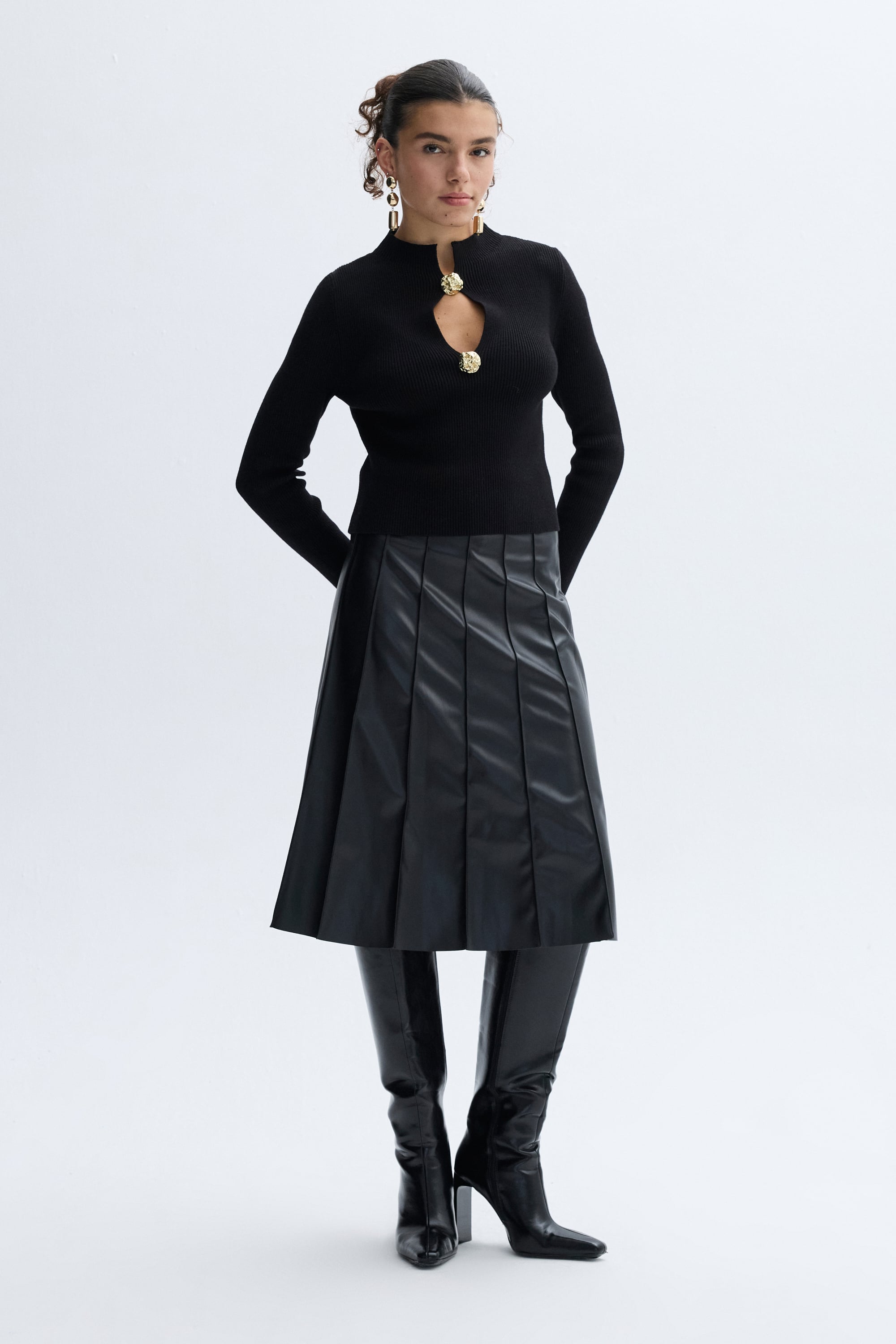 A FORM DERİ GÖRÜNÜMLÜ PİLELİ MİDİ ETEK