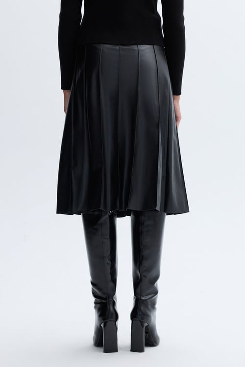 A FORM DERİ GÖRÜNÜMLÜ PİLELİ MİDİ ETEK